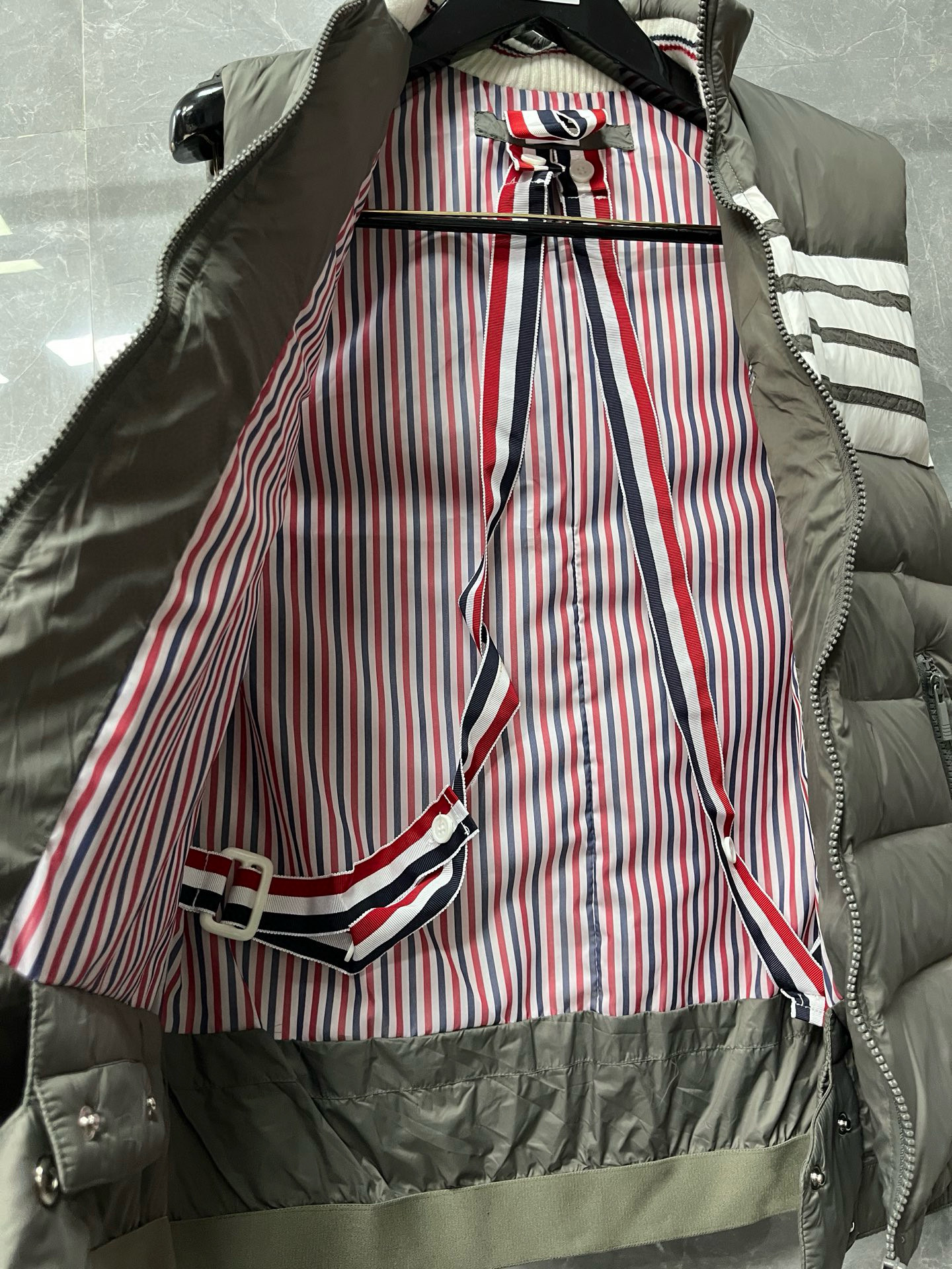 Thom Browne 톰브라운 사선 스트라이프 다운 패딩 조끼 4
