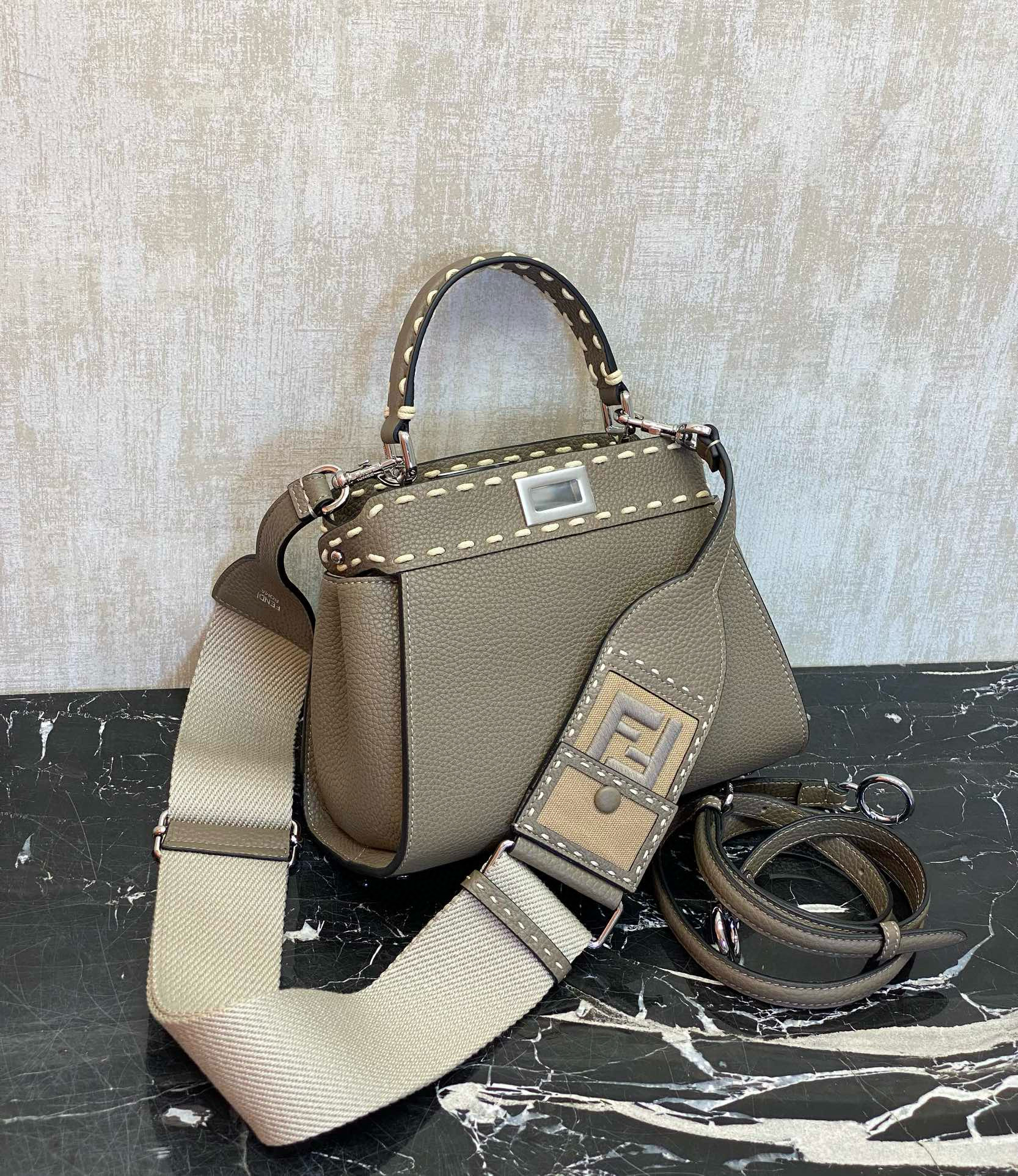 FENDI 펜디 피카부 그레이 토트백 2