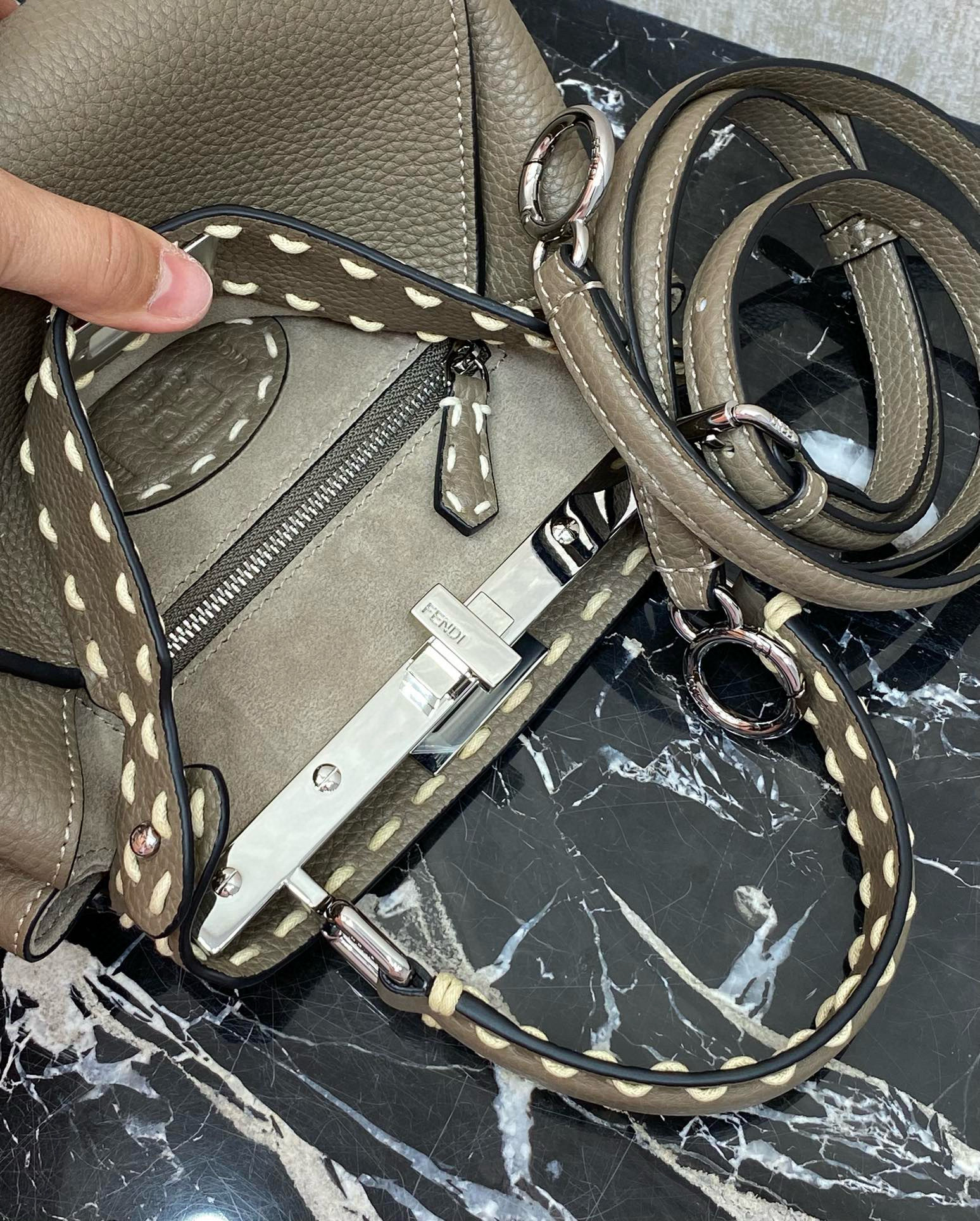 FENDI 펜디 피카부 그레이 토트백 8