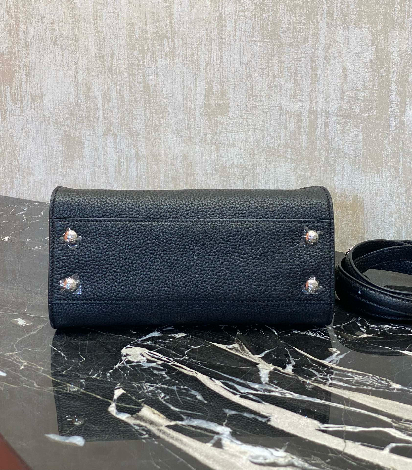 FENDI 펜디 피카부 아이씨유 스몰 블랙 스티치 토트백 6