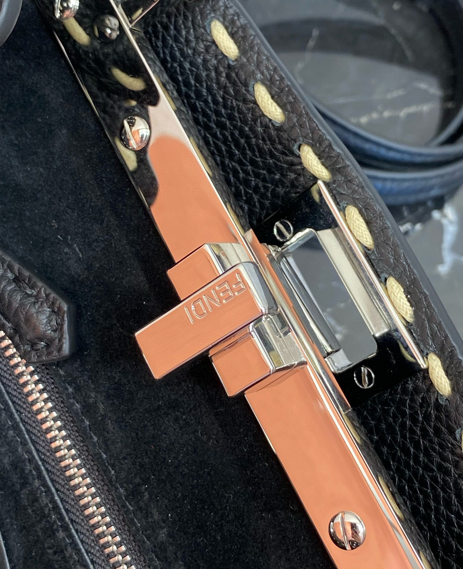 FENDI 펜디 피카부 아이씨유 스몰 블랙 스티치 토트백 9