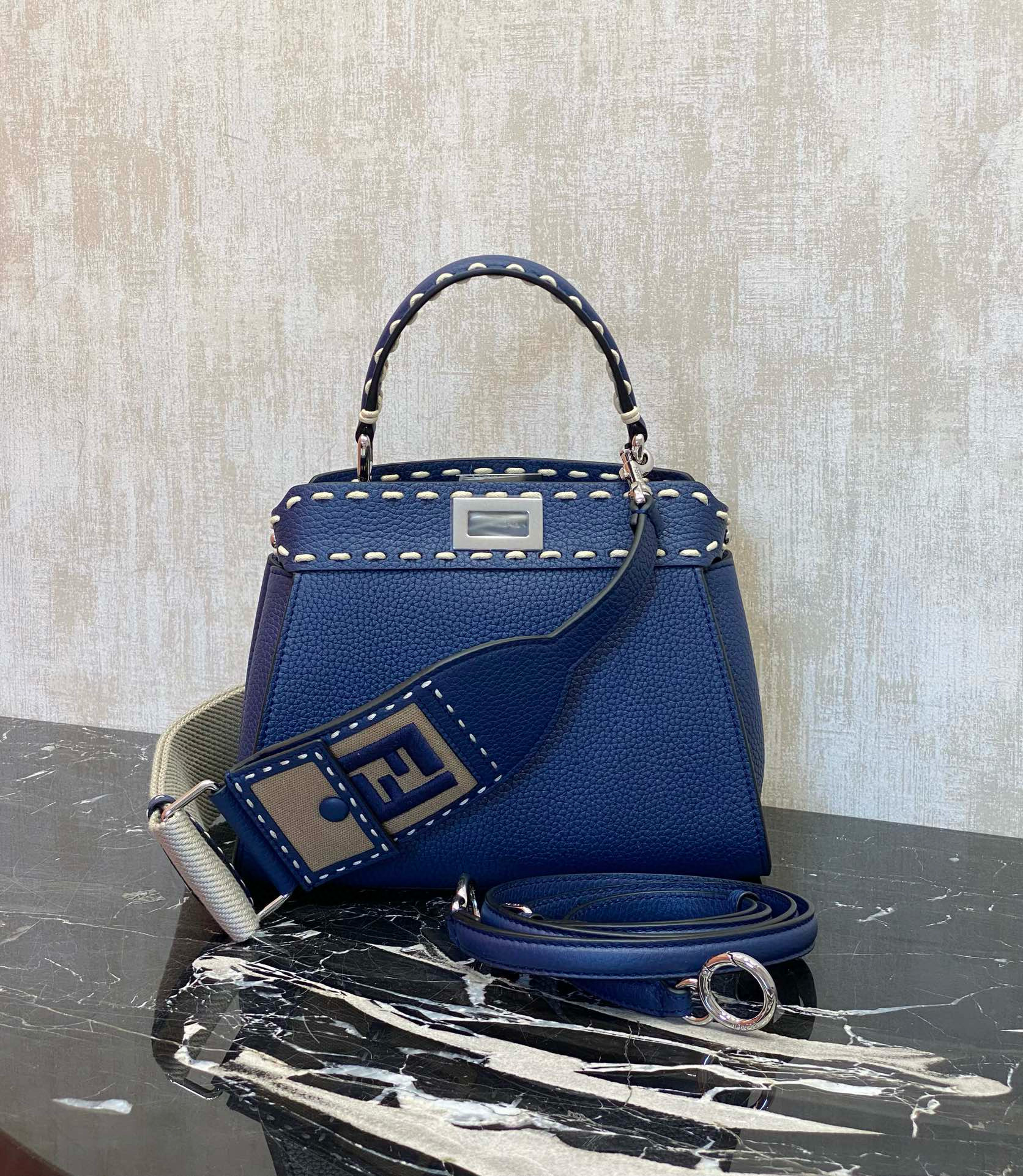 FENDI 펜디 피카부 블루 스티치 토트 크로스백 1