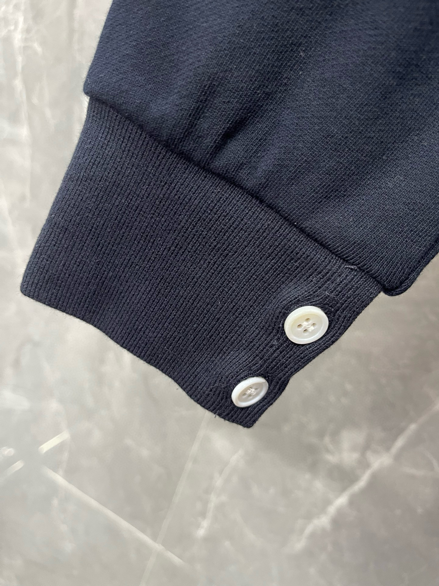 Thom Browne 톰브라운 4선 스트라이프 삼색 디테일 라운드넥 맨투맨 6