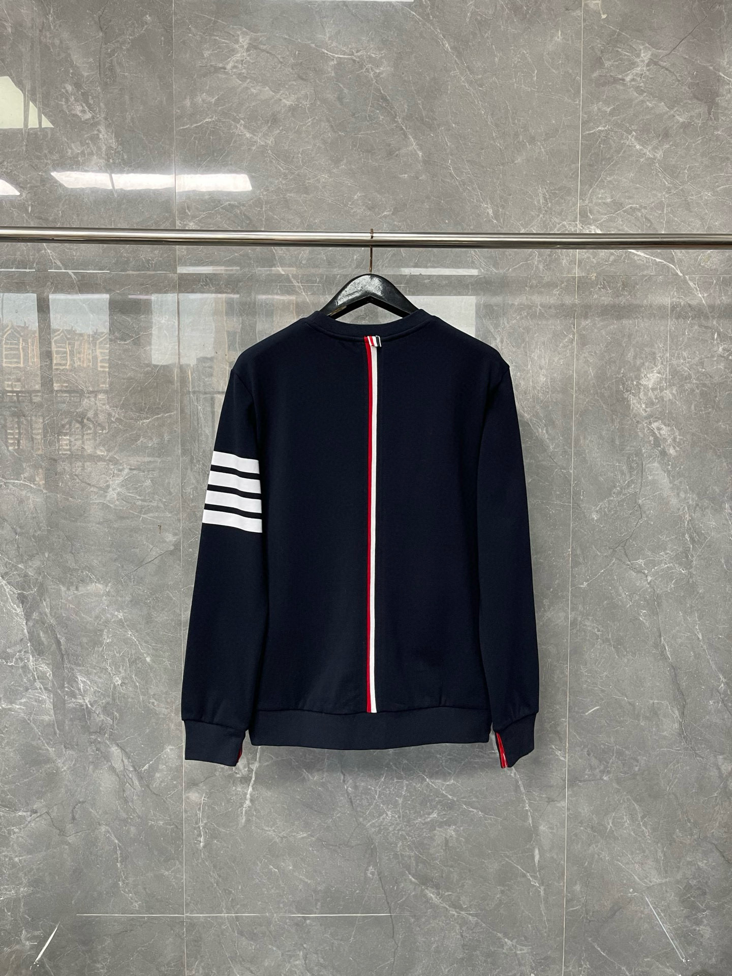 Thom Browne 톰브라운 4선 스트라이프 삼색 디테일 라운드넥 맨투맨 7