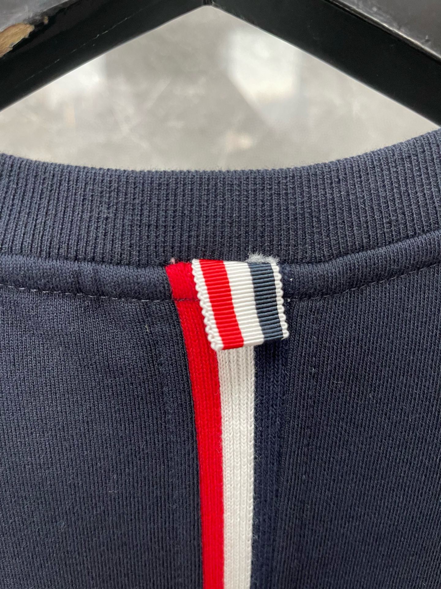 Thom Browne 톰브라운 4선 스트라이프 삼색 디테일 라운드넥 맨투맨 9