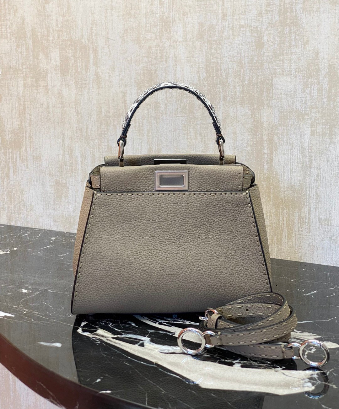 FENDI 펜디 Peekaboo 미니 토트백 2