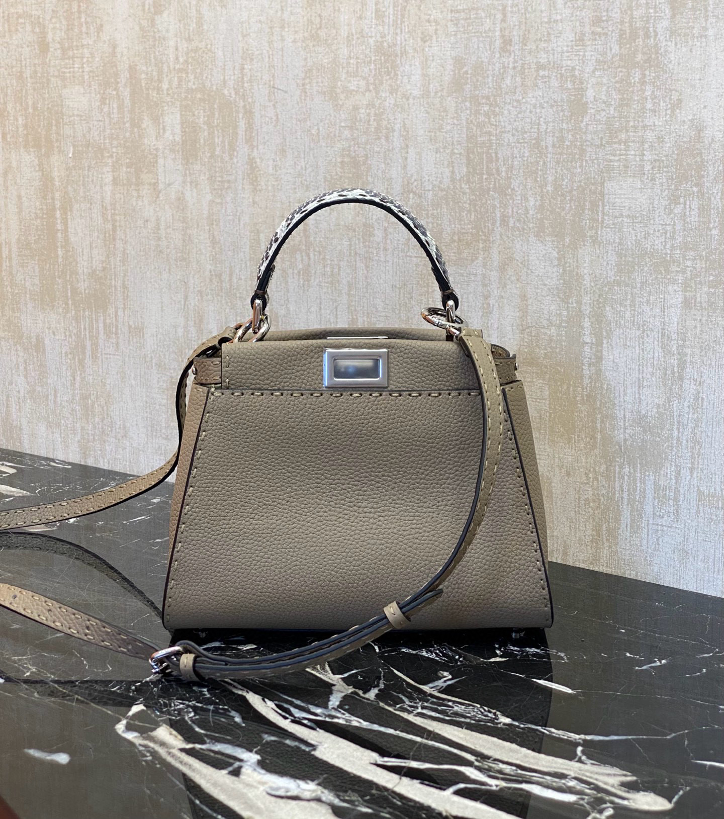 FENDI 펜디 Peekaboo 미니 토트백 3