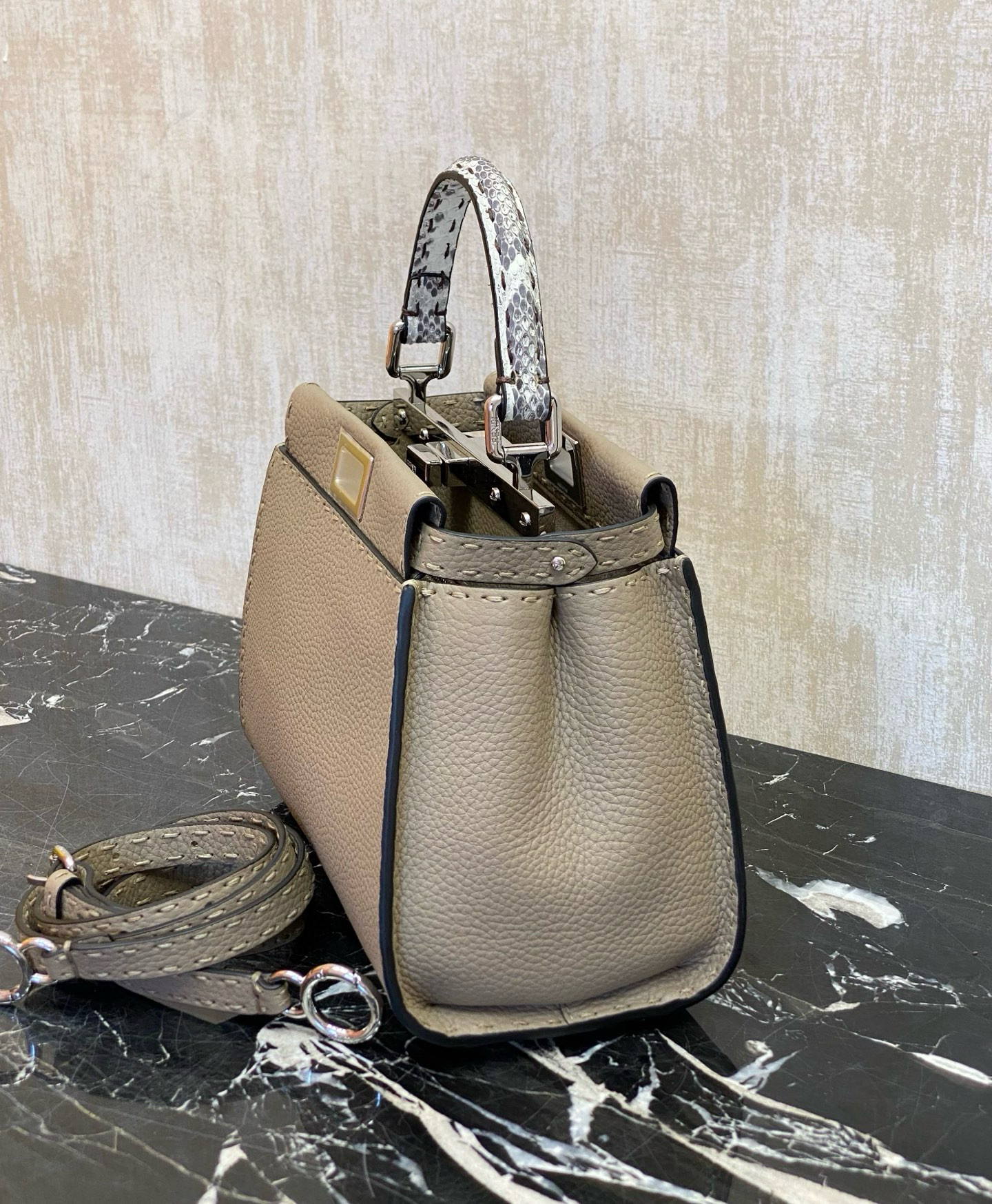 FENDI 펜디 Peekaboo 미니 토트백 4