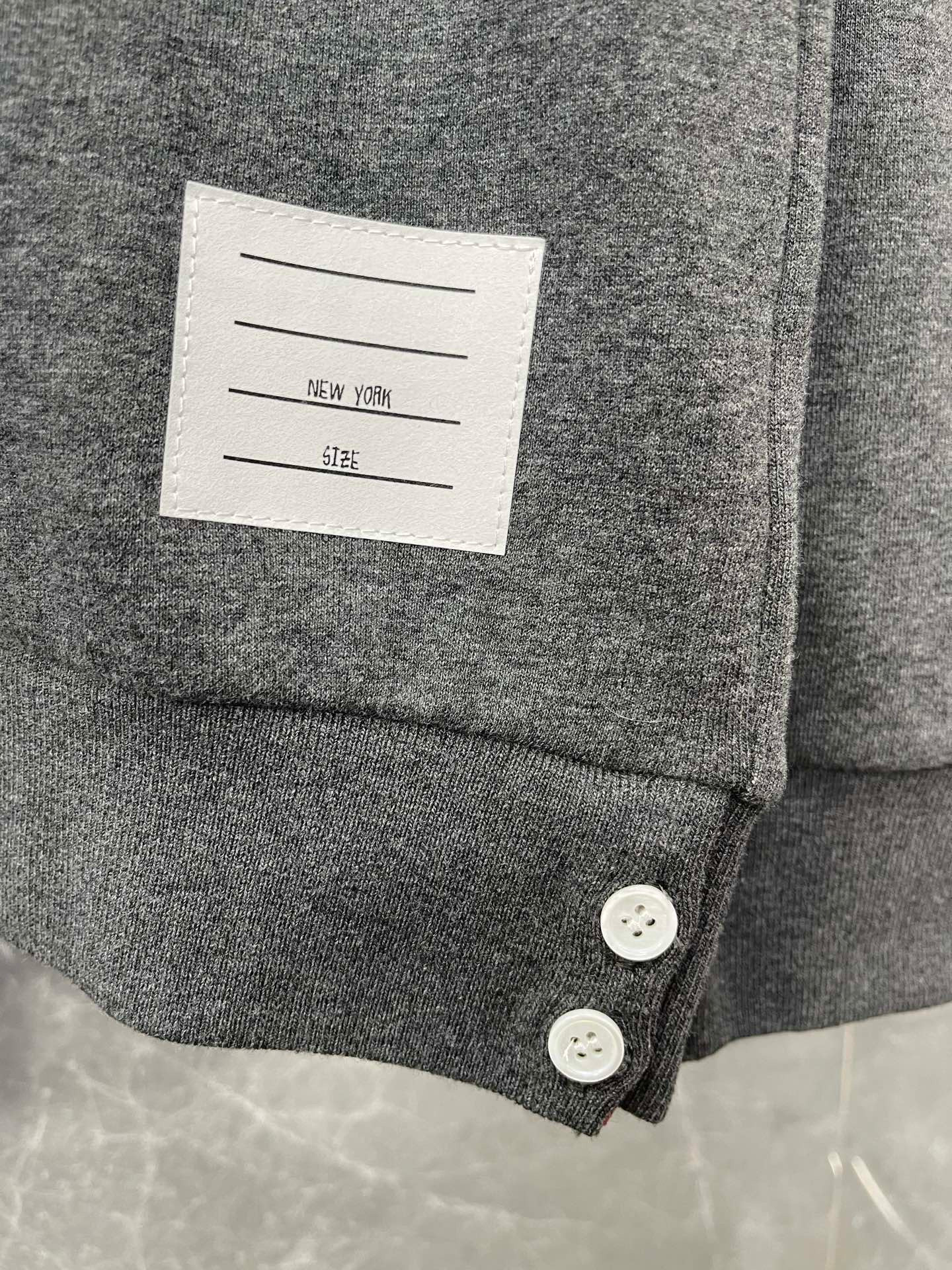 Thom Browne 톰브라운 4선 스트라이프 삼색 디테일 라운드넥 맨투맨 3