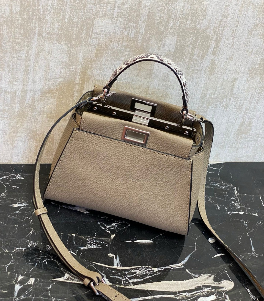 FENDI 펜디 Peekaboo 미니 토트백 6