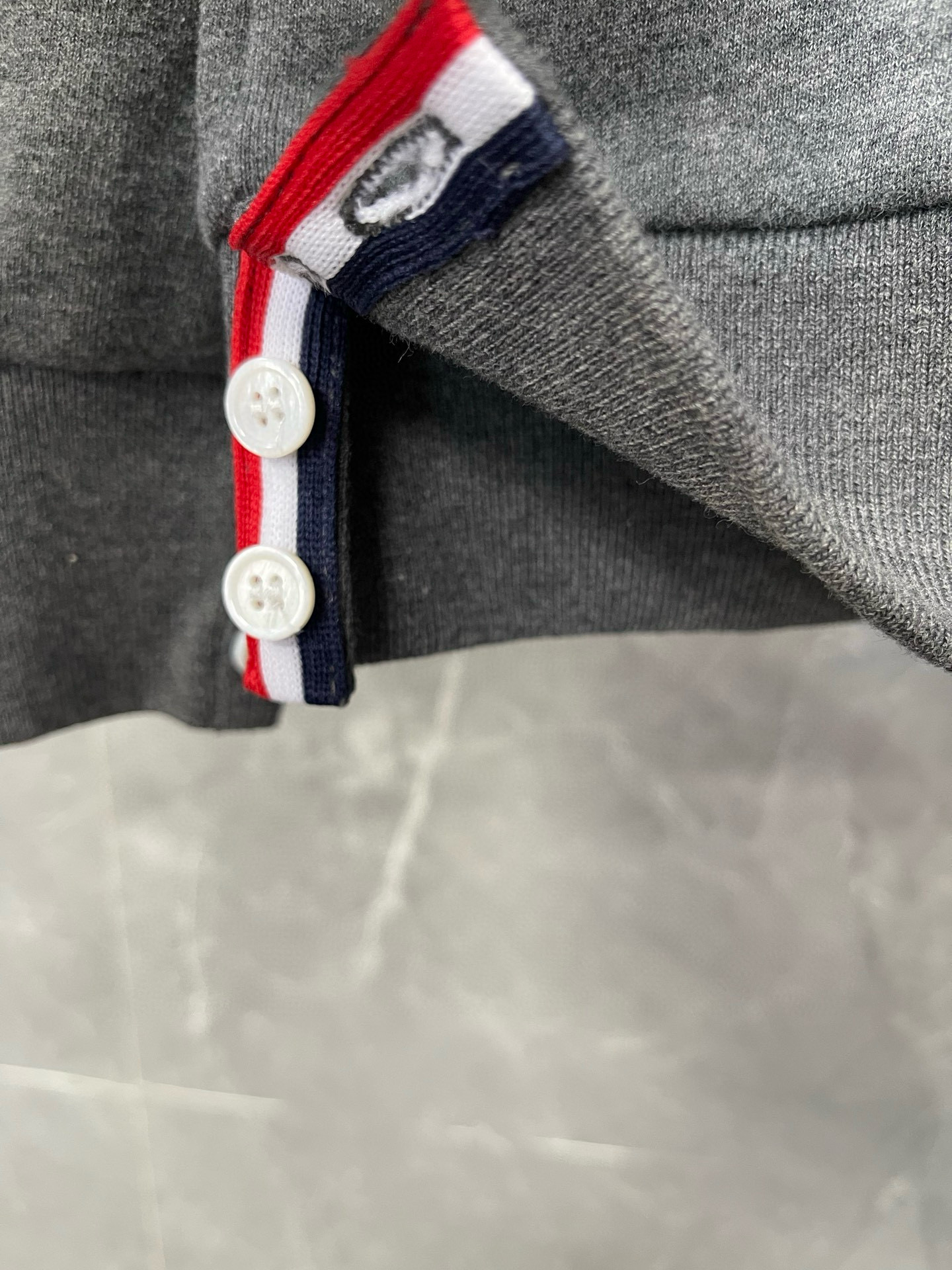 Thom Browne 톰브라운 4선 스트라이프 삼색 디테일 라운드넥 맨투맨 4