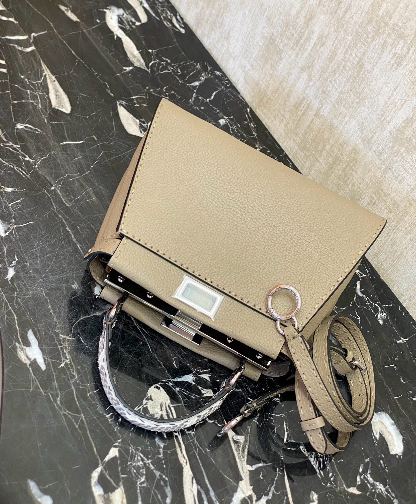 FENDI 펜디 Peekaboo 미니 토트백 7