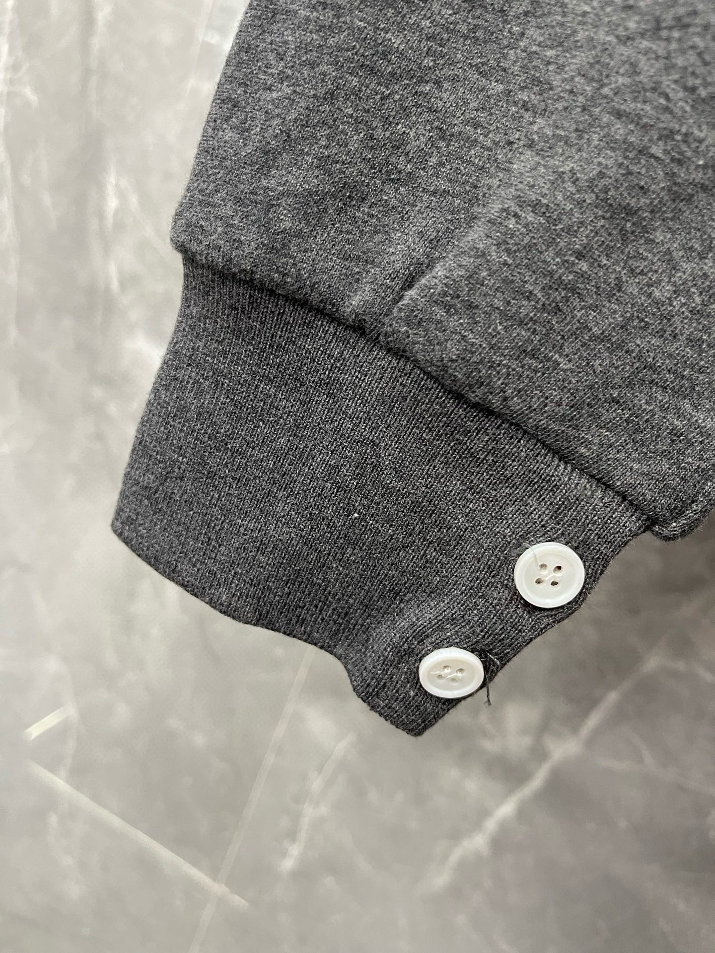 Thom Browne 톰브라운 4선 스트라이프 삼색 디테일 라운드넥 맨투맨 5