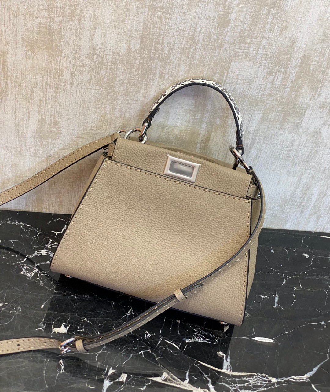 FENDI 펜디 Peekaboo 미니 토트백 8