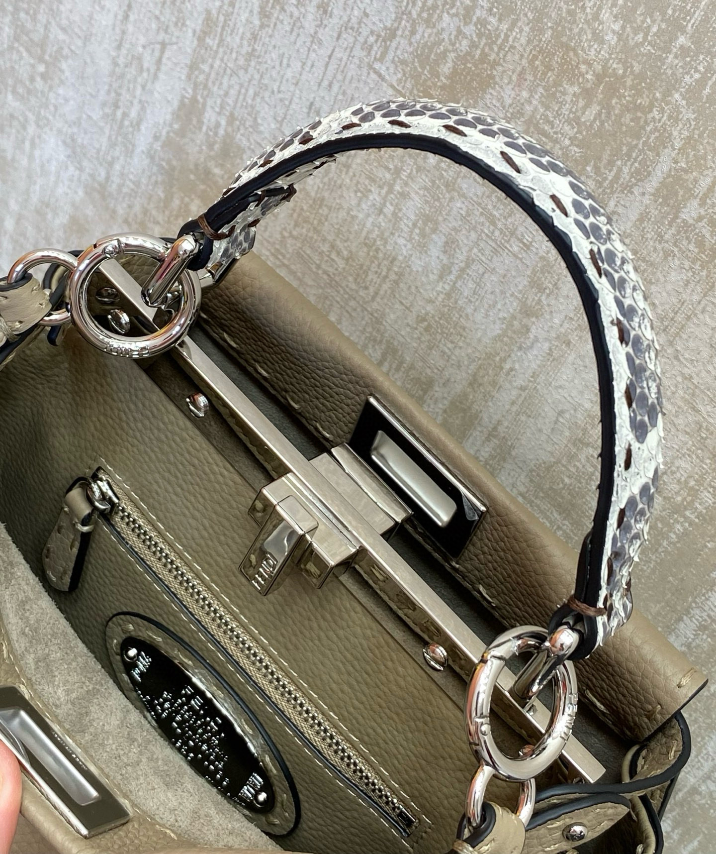 FENDI 펜디 Peekaboo 미니 토트백 9