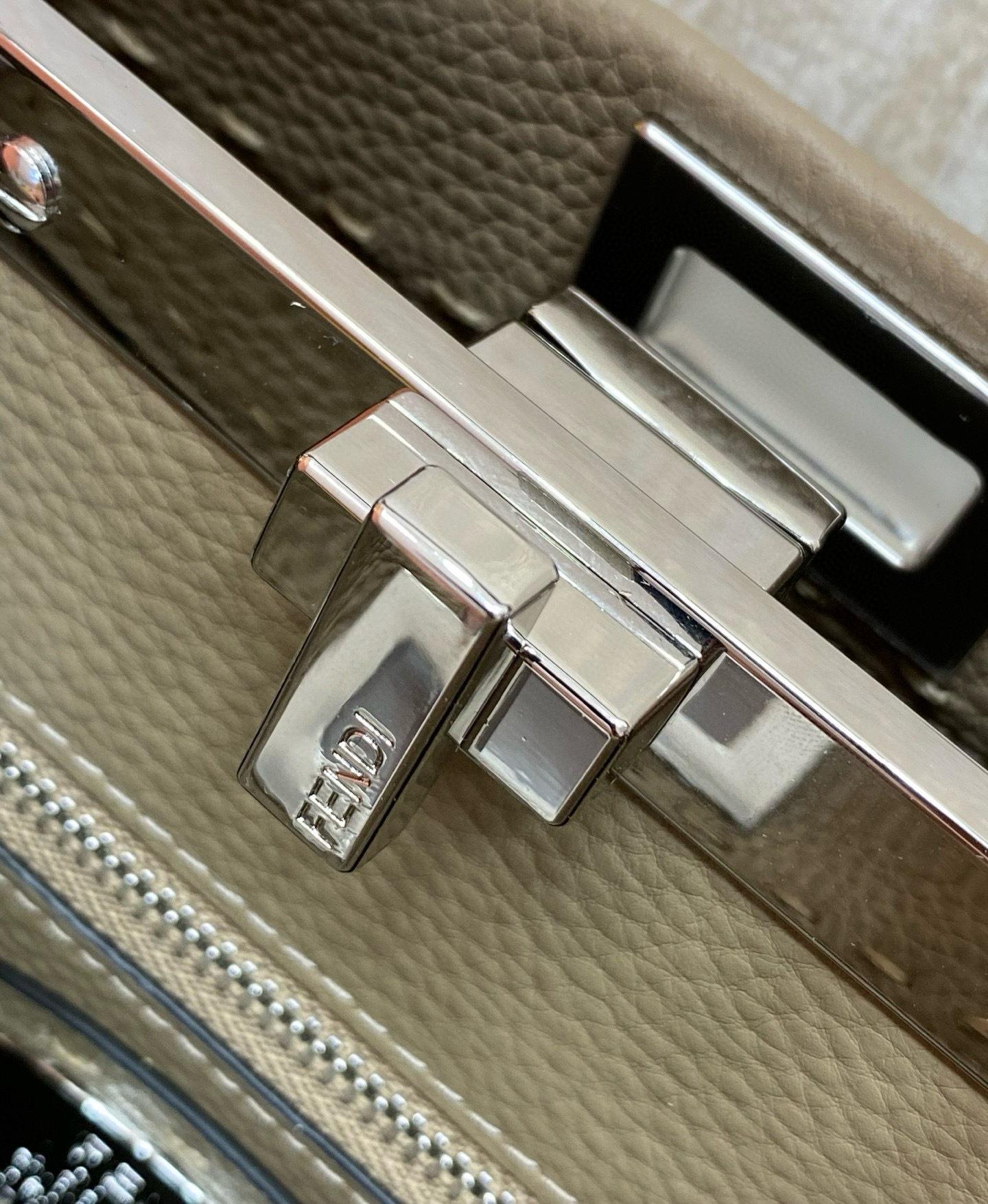 FENDI 펜디 Peekaboo 미니 토트백 10