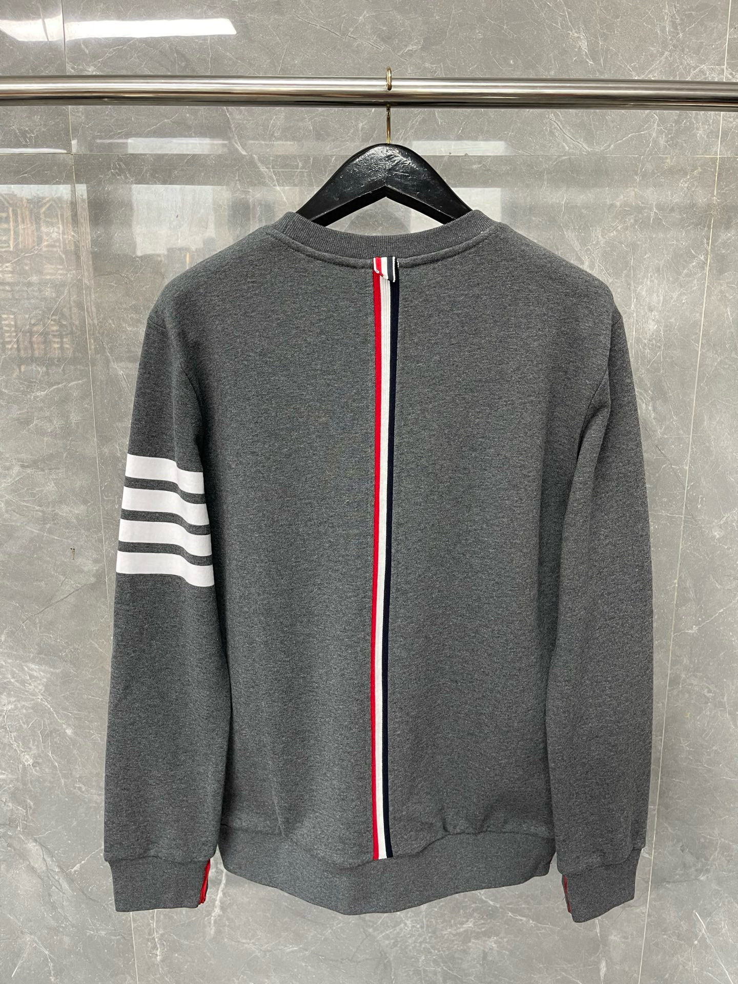 Thom Browne 톰브라운 4선 스트라이프 삼색 디테일 라운드넥 맨투맨 8