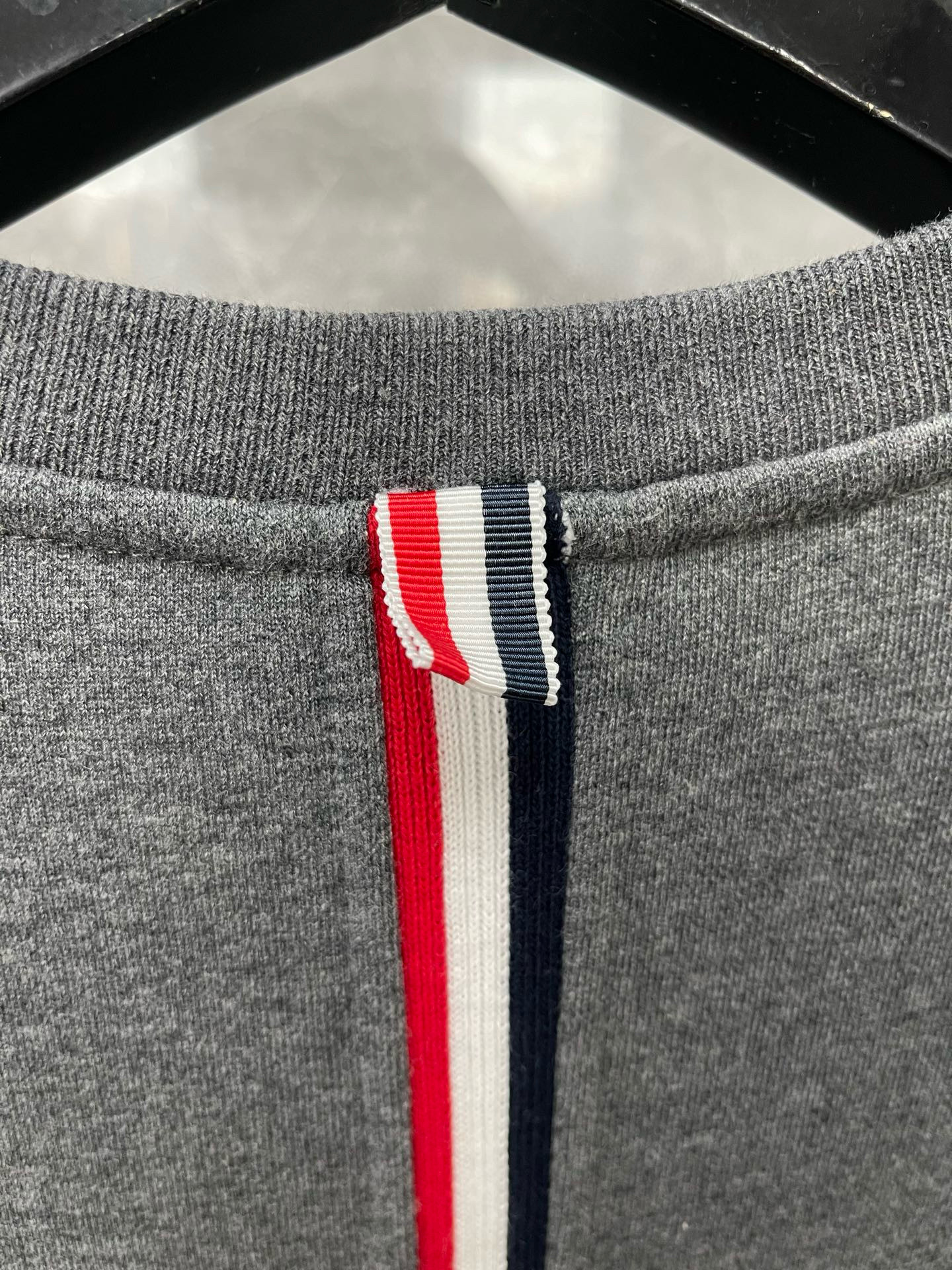 Thom Browne 톰브라운 4선 스트라이프 삼색 디테일 라운드넥 맨투맨 9