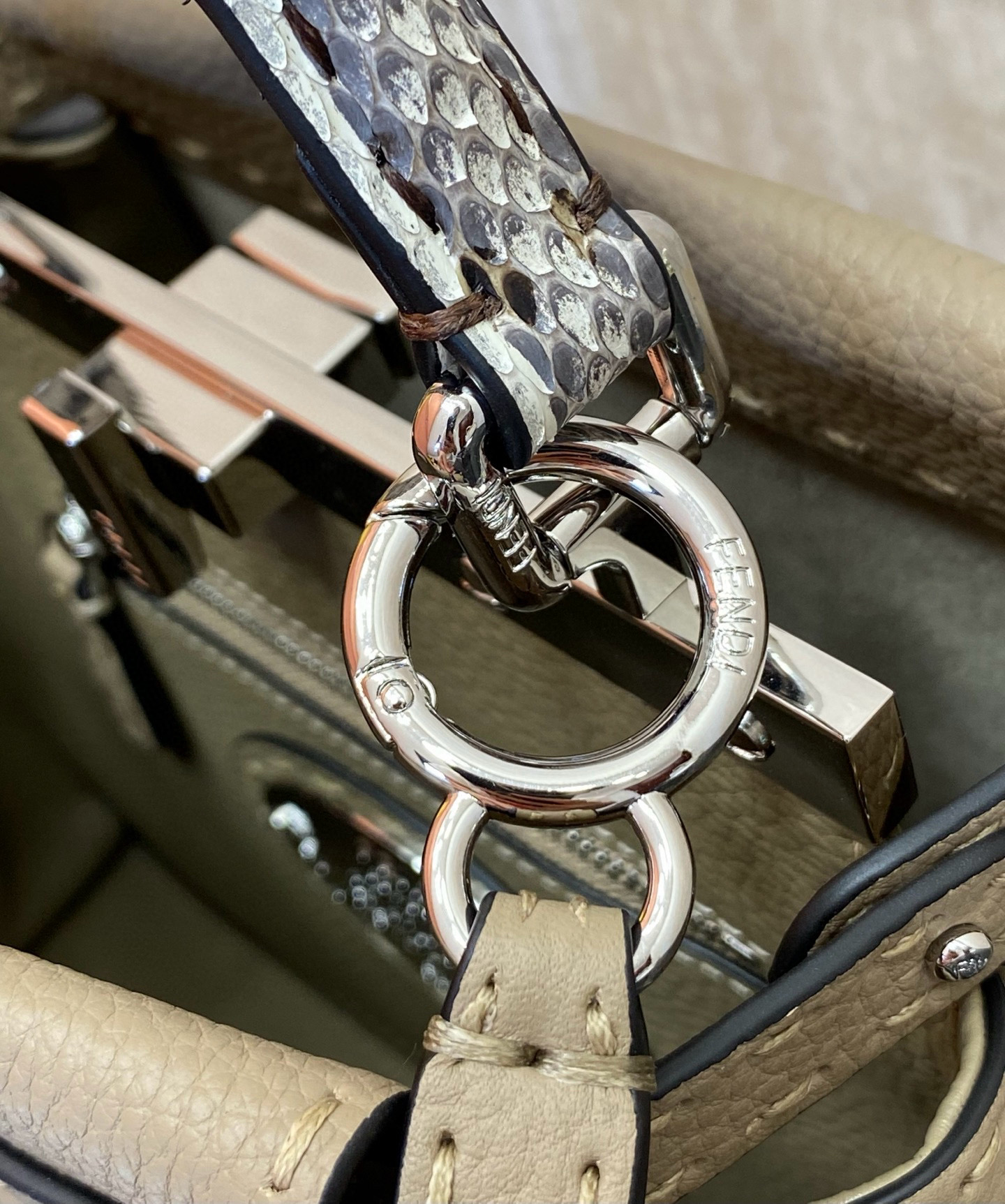 FENDI 펜디 Peekaboo 미니 토트백 12