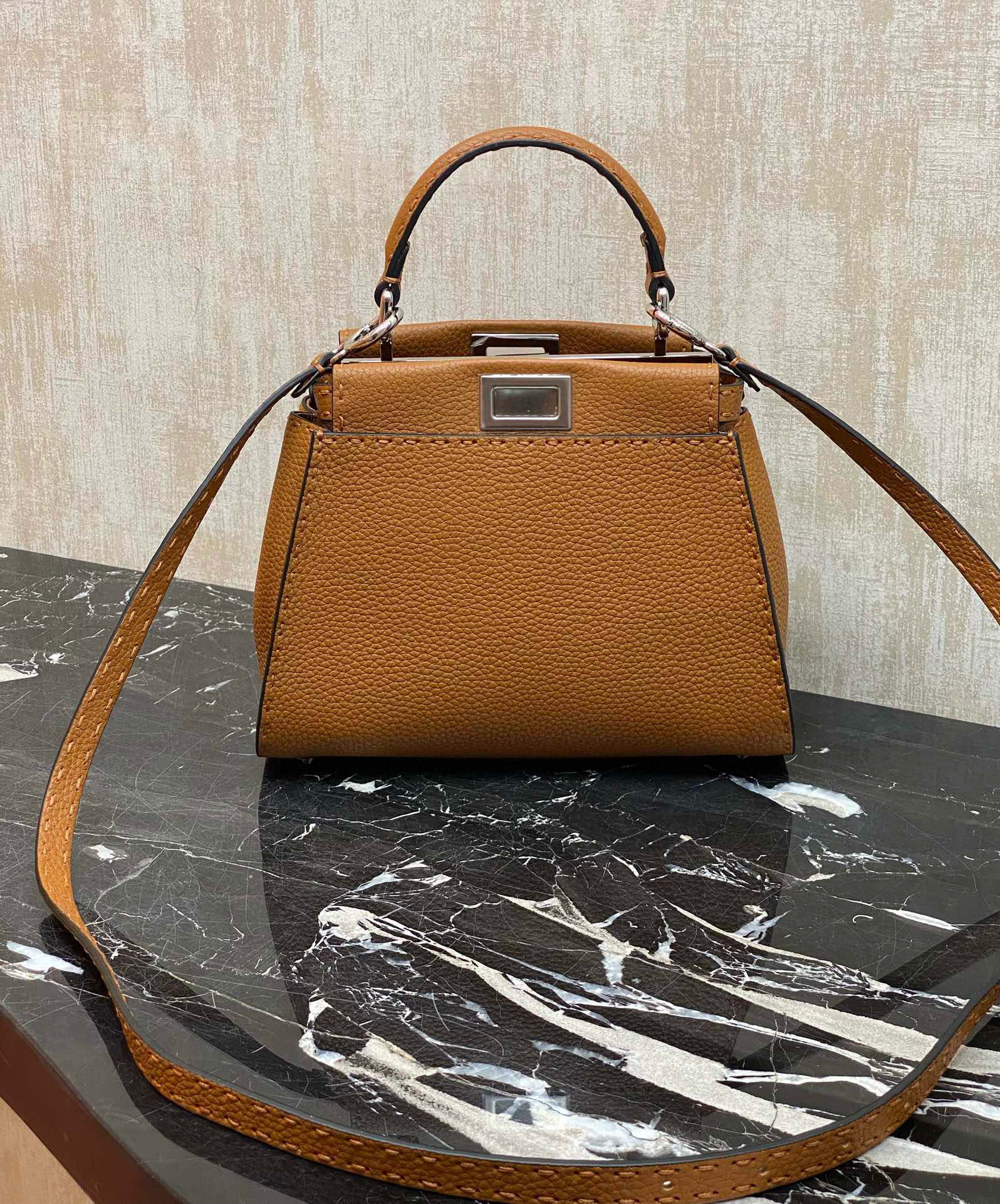 FENDI 펜디 피카부 토트백 미니 브라운 1