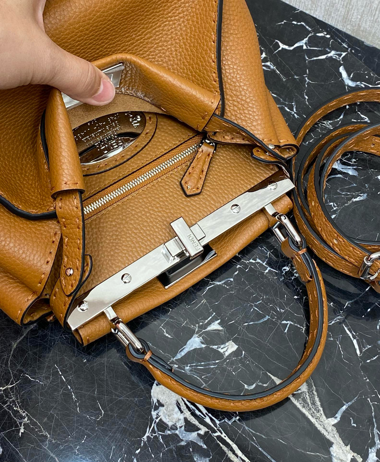 FENDI 펜디 피카부 토트백 미니 브라운 9