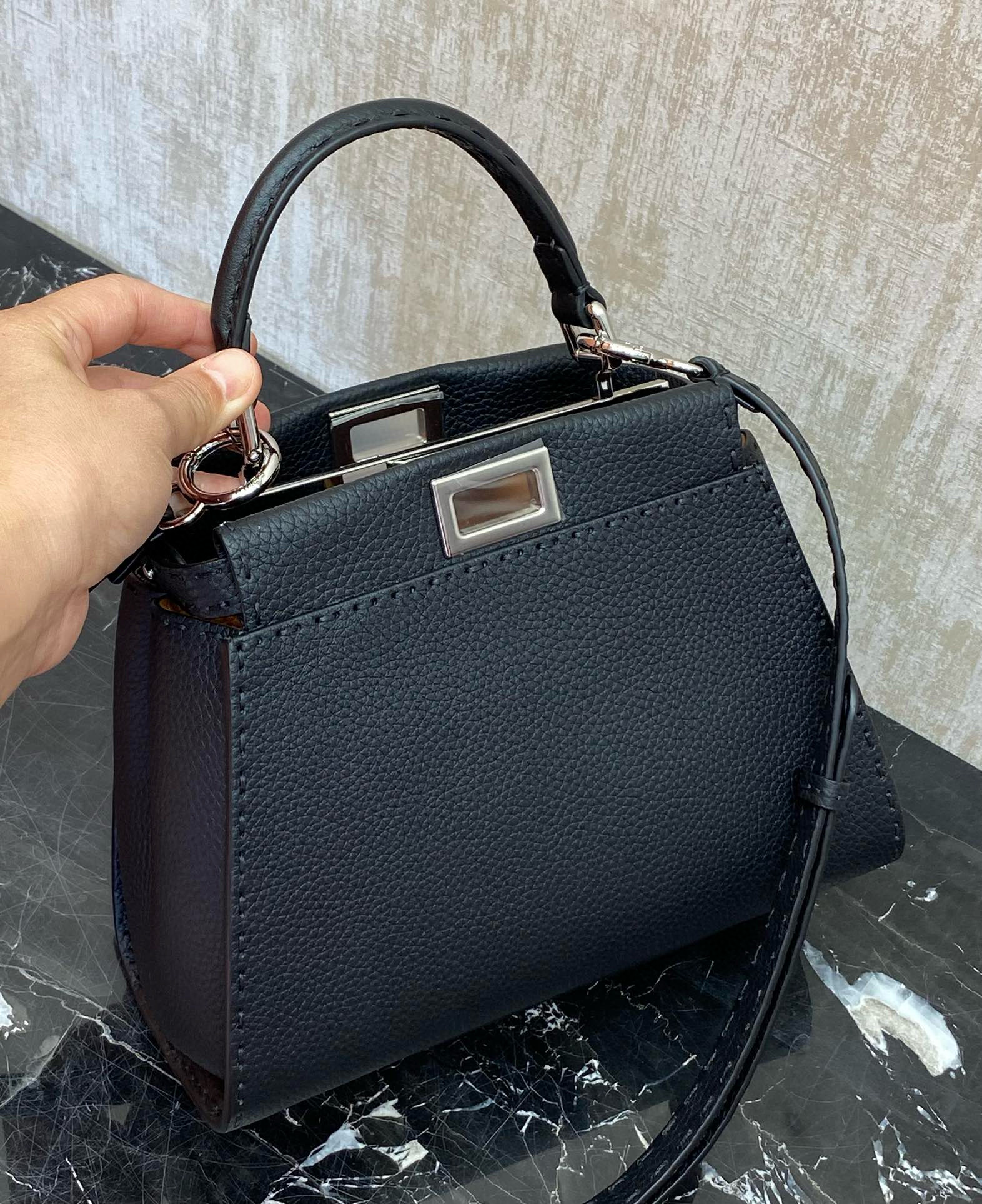 FENDI 펜디 피카부 블랙 토트 크로스백 1