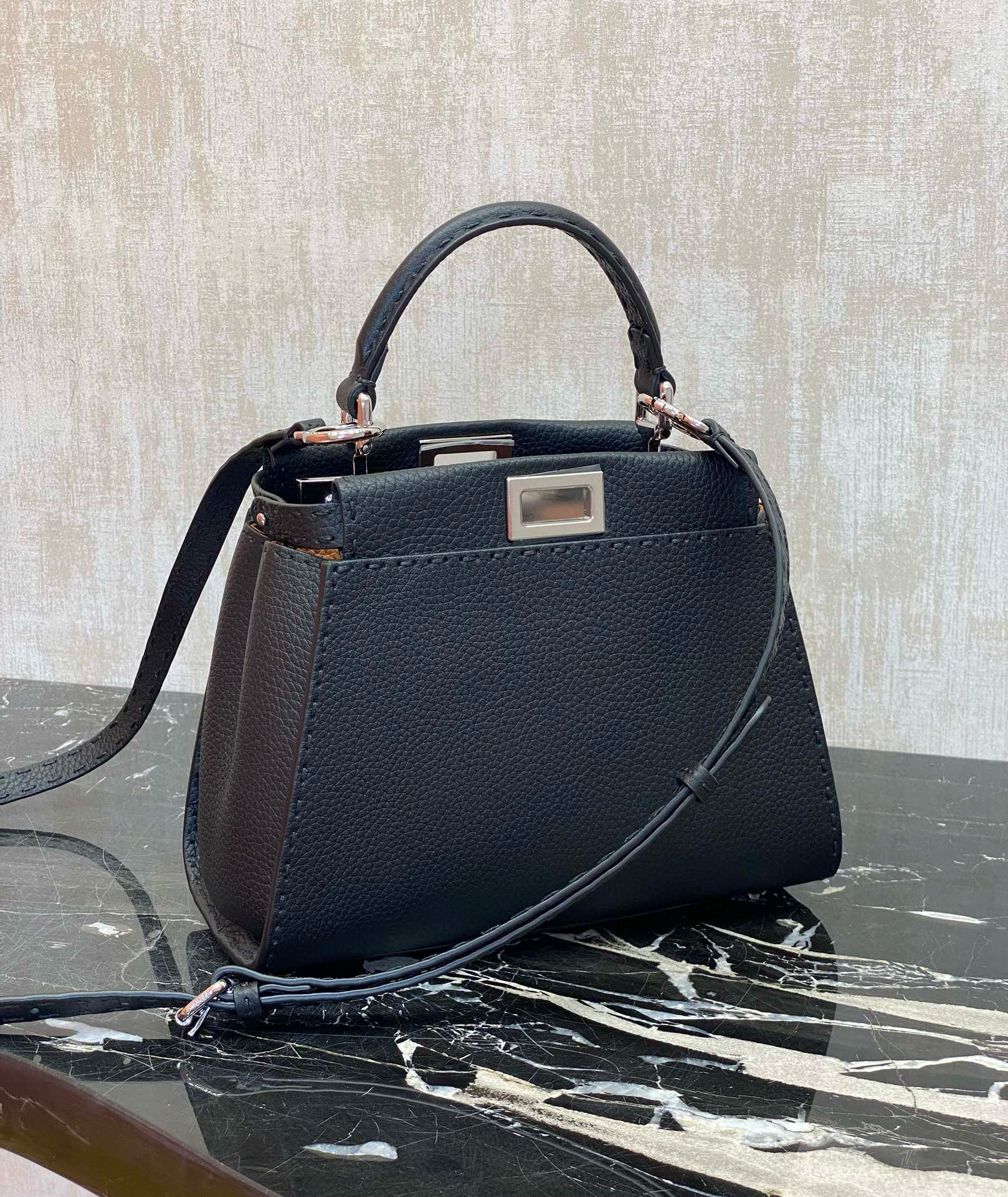 FENDI 펜디 피카부 블랙 토트 크로스백 2