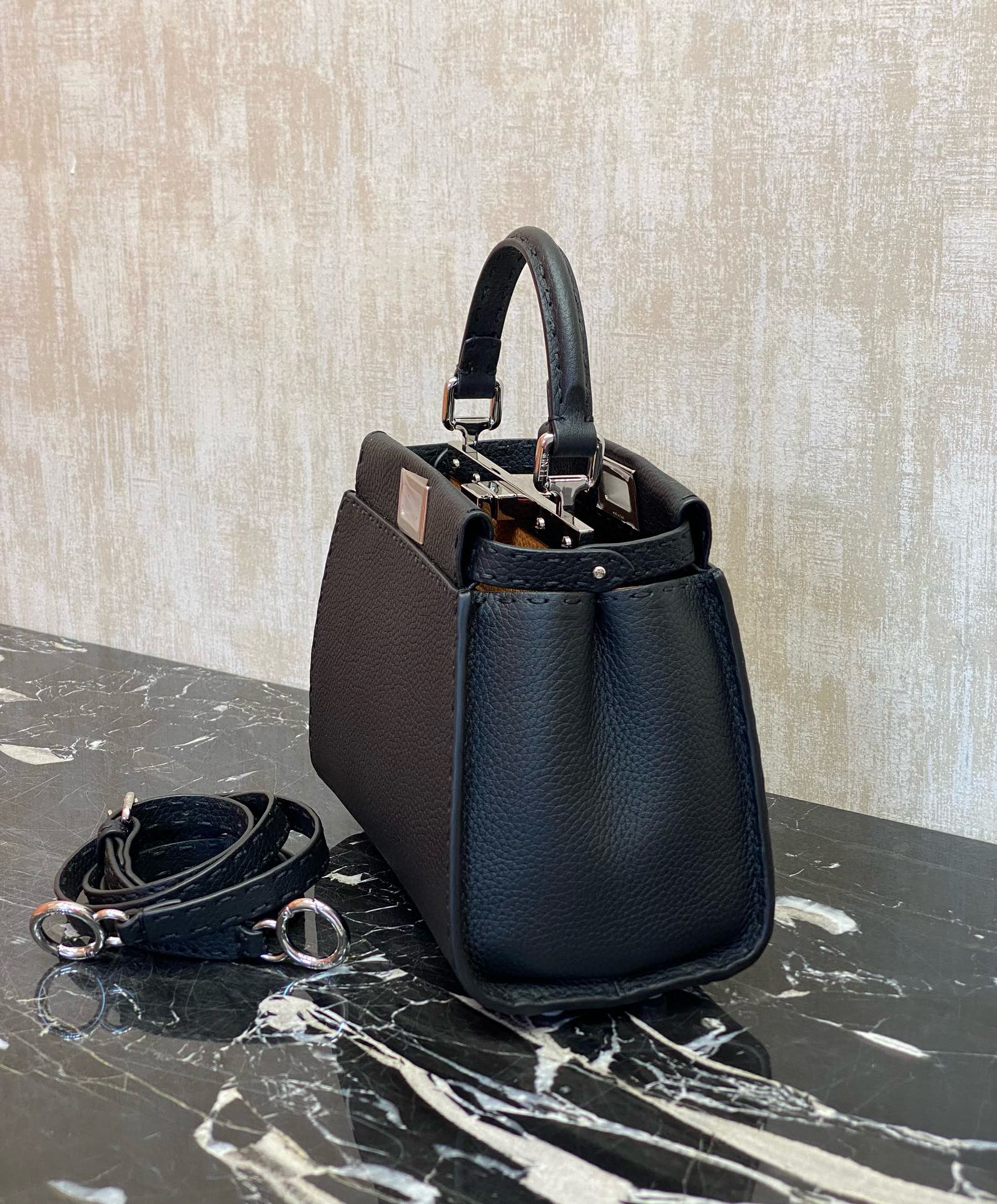 FENDI 펜디 피카부 블랙 토트 크로스백 3