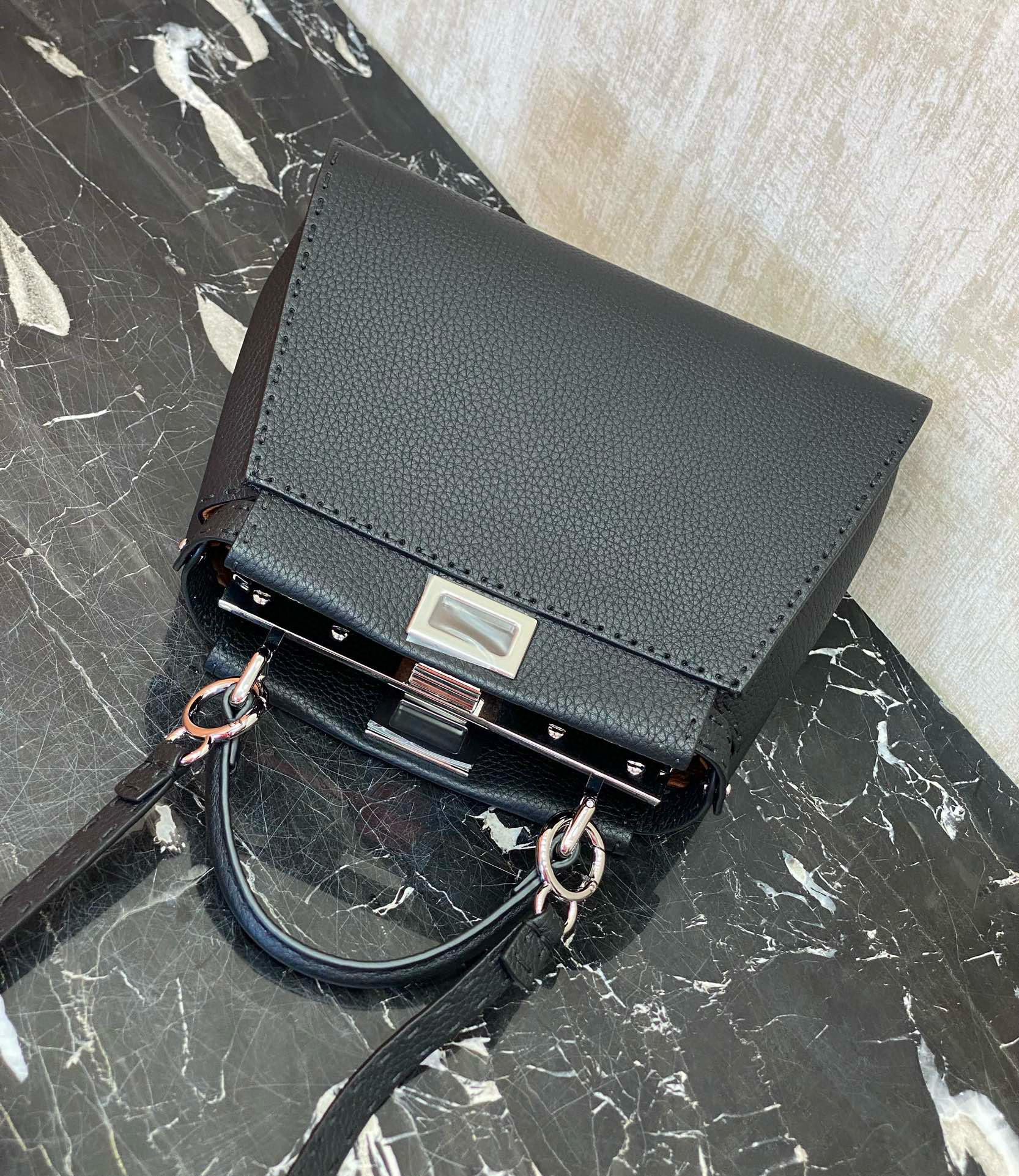 FENDI 펜디 피카부 블랙 토트 크로스백 4