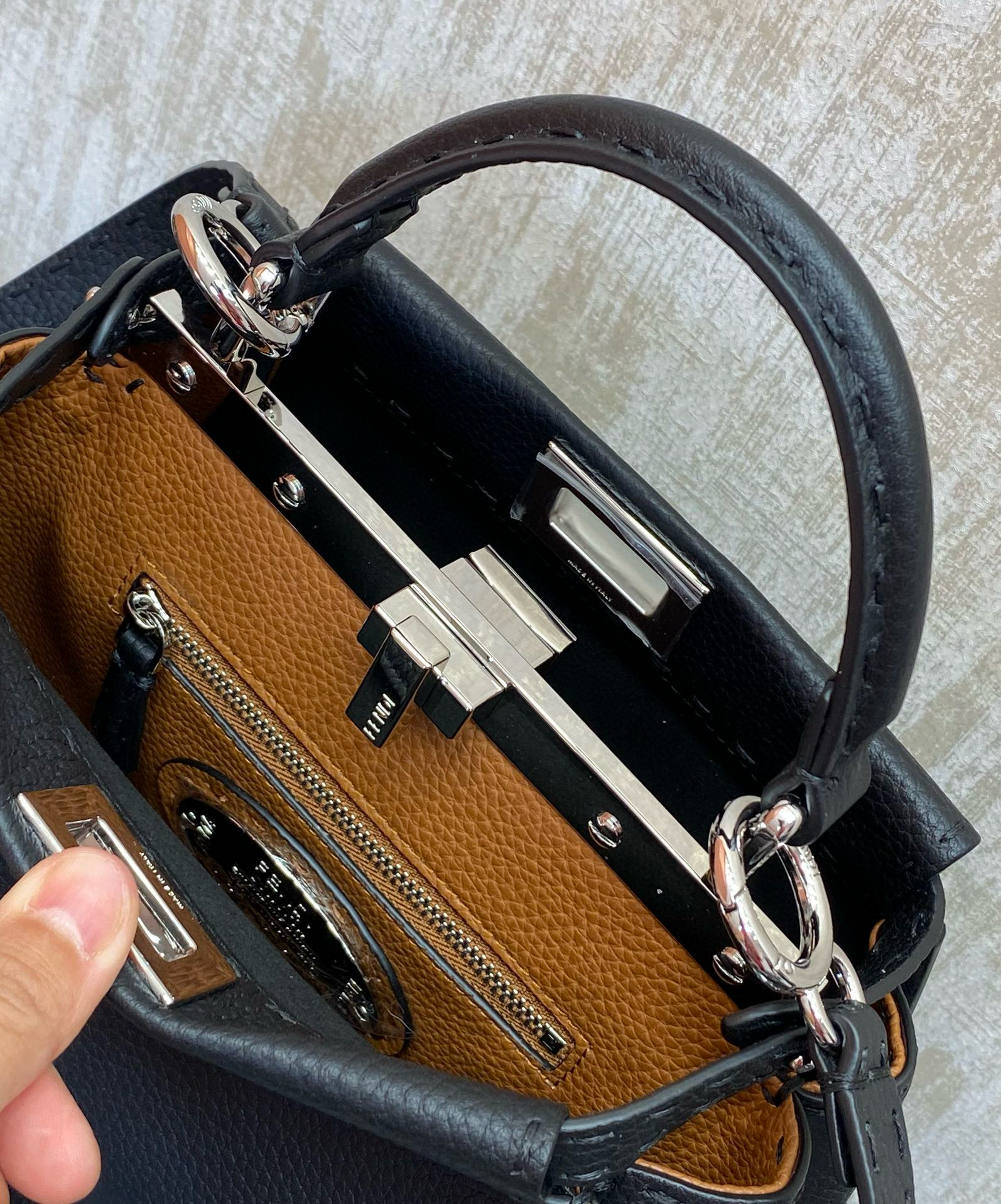 FENDI 펜디 피카부 블랙 토트 크로스백 7