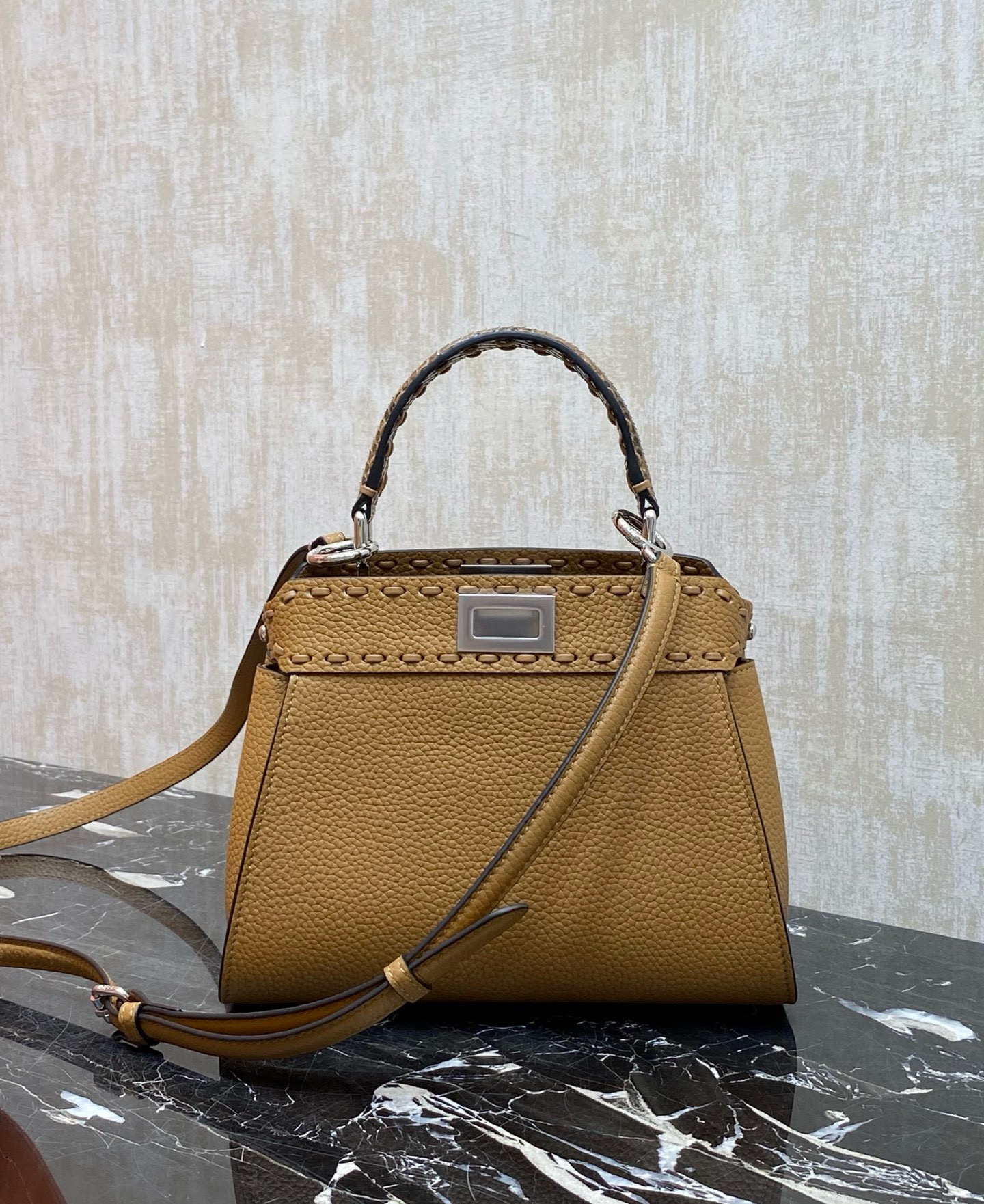 FENDI 펜디 mini peekaboo 미니 피카부 토트백 1