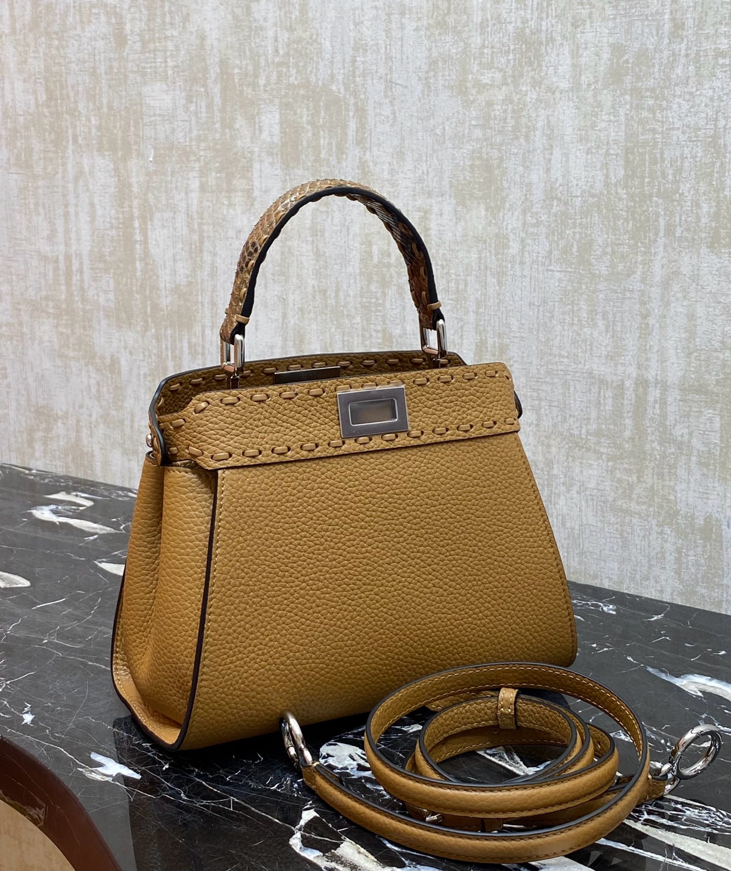 FENDI 펜디 mini peekaboo 미니 피카부 토트백 2