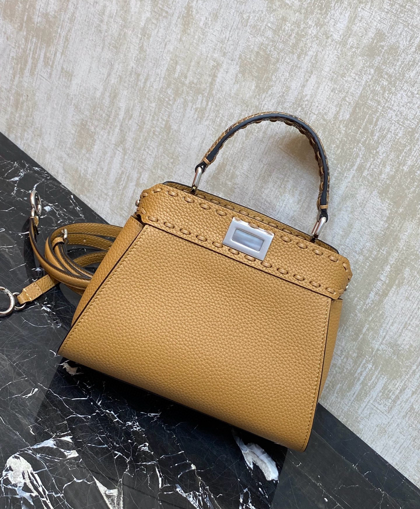 FENDI 펜디 mini peekaboo 미니 피카부 토트백 3