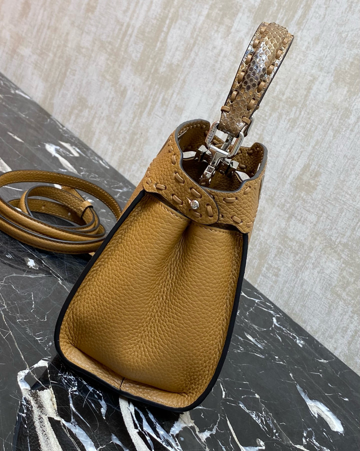 FENDI 펜디 mini peekaboo 미니 피카부 토트백 4