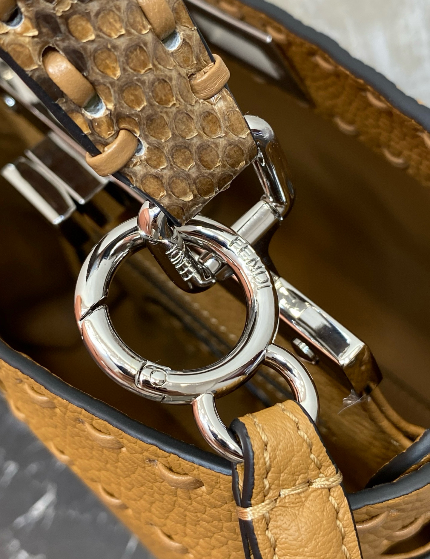 FENDI 펜디 mini peekaboo 미니 피카부 토트백 8