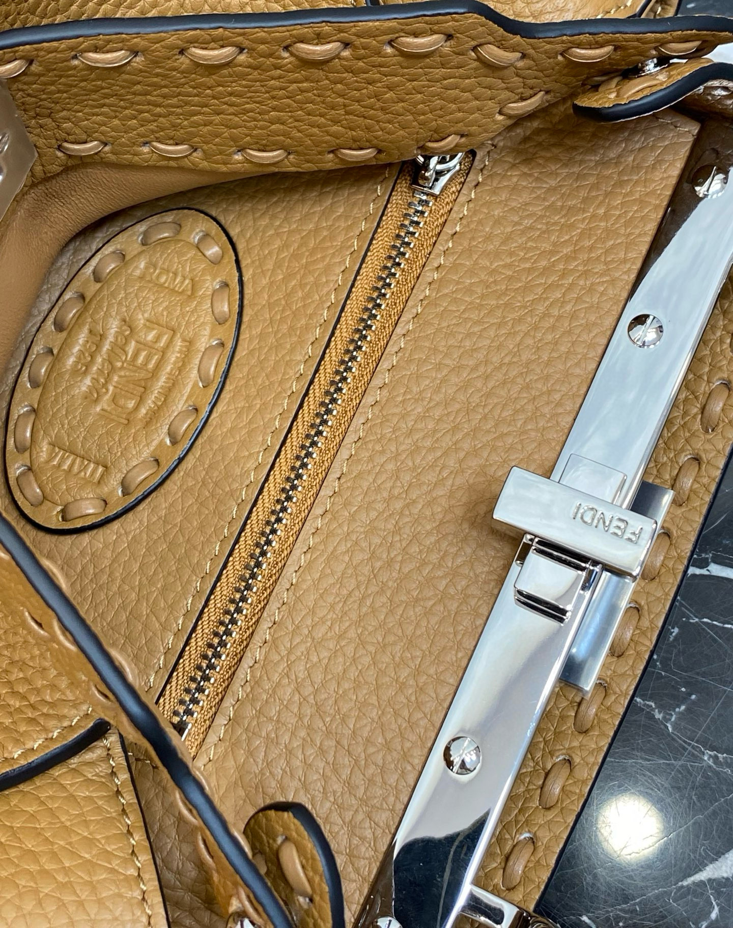 FENDI 펜디 mini peekaboo 미니 피카부 토트백 9