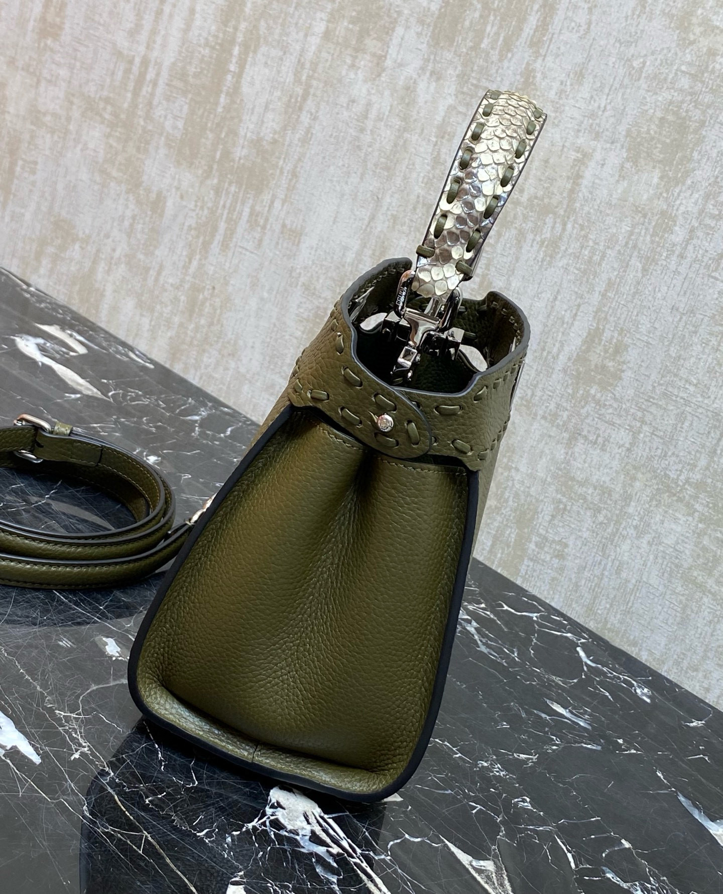 FENDI 펜디 mini peekaboo 미니 피카부 올리브 그린 토트백 4