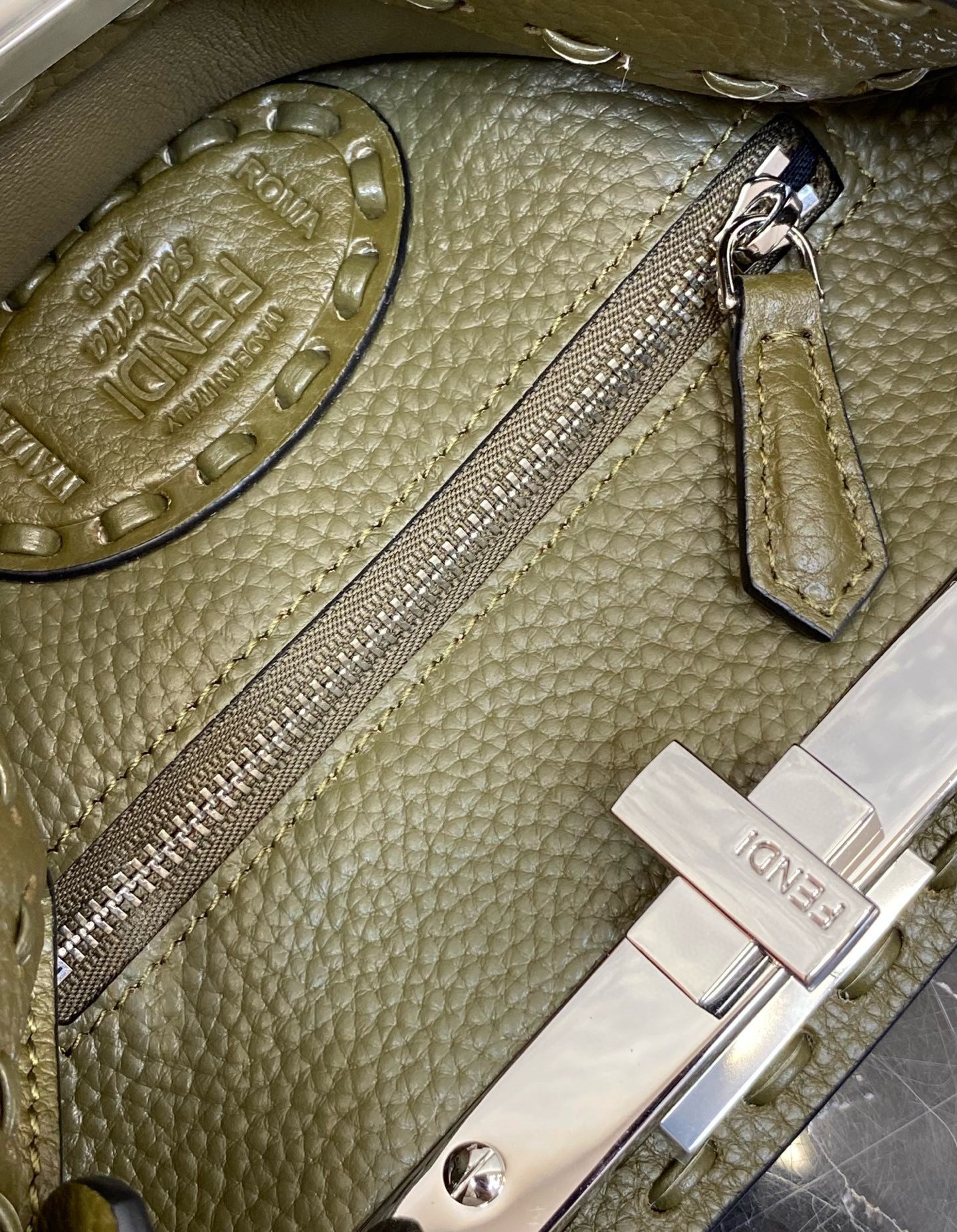 FENDI 펜디 mini peekaboo 미니 피카부 올리브 그린 토트백 9