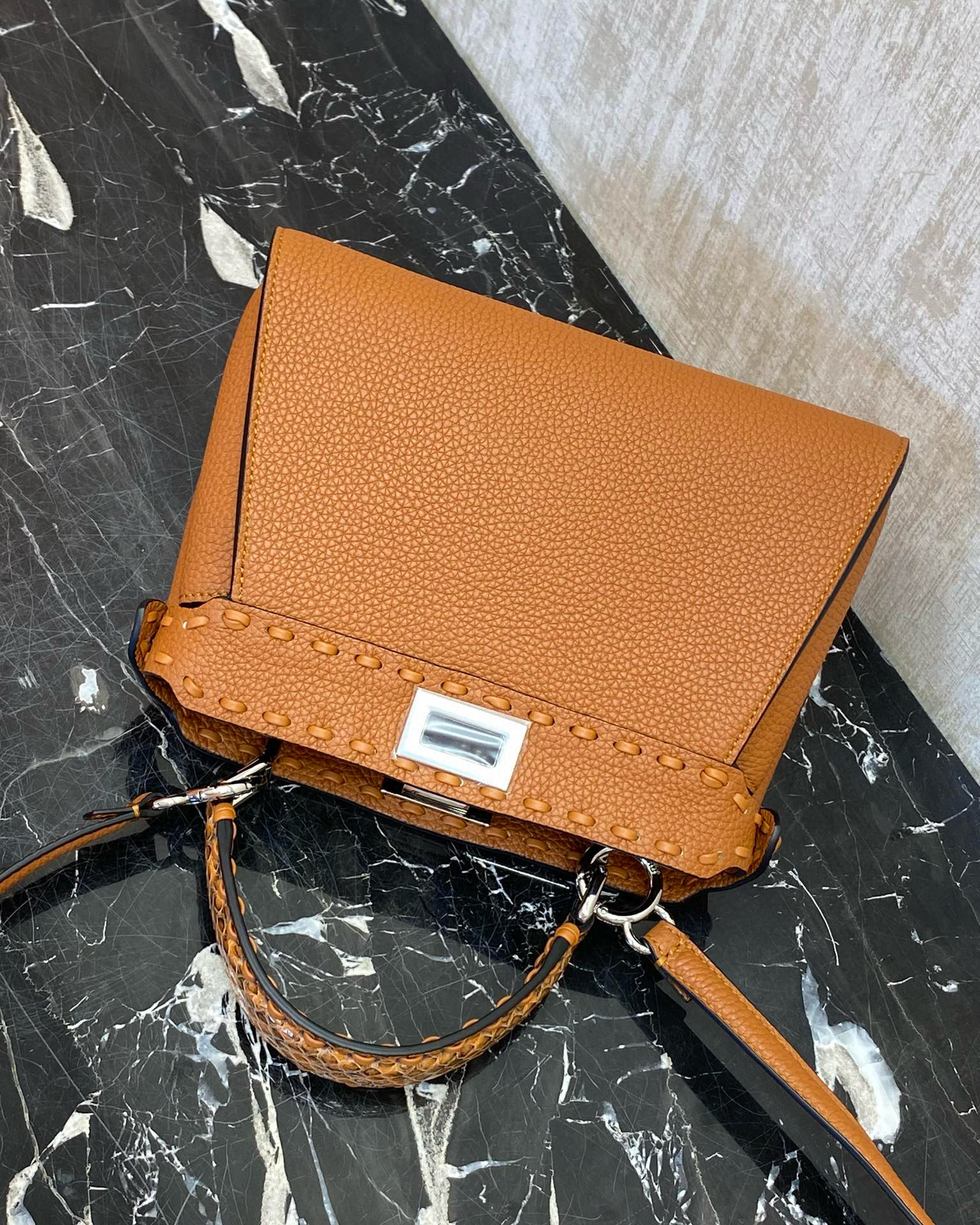 FENDI 펜디 미니 피카부 브라운 토트백 5