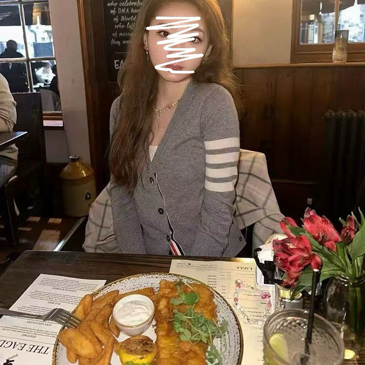 Thom Browne 톰브라운 사선 완장 V넥 울 가디건 4