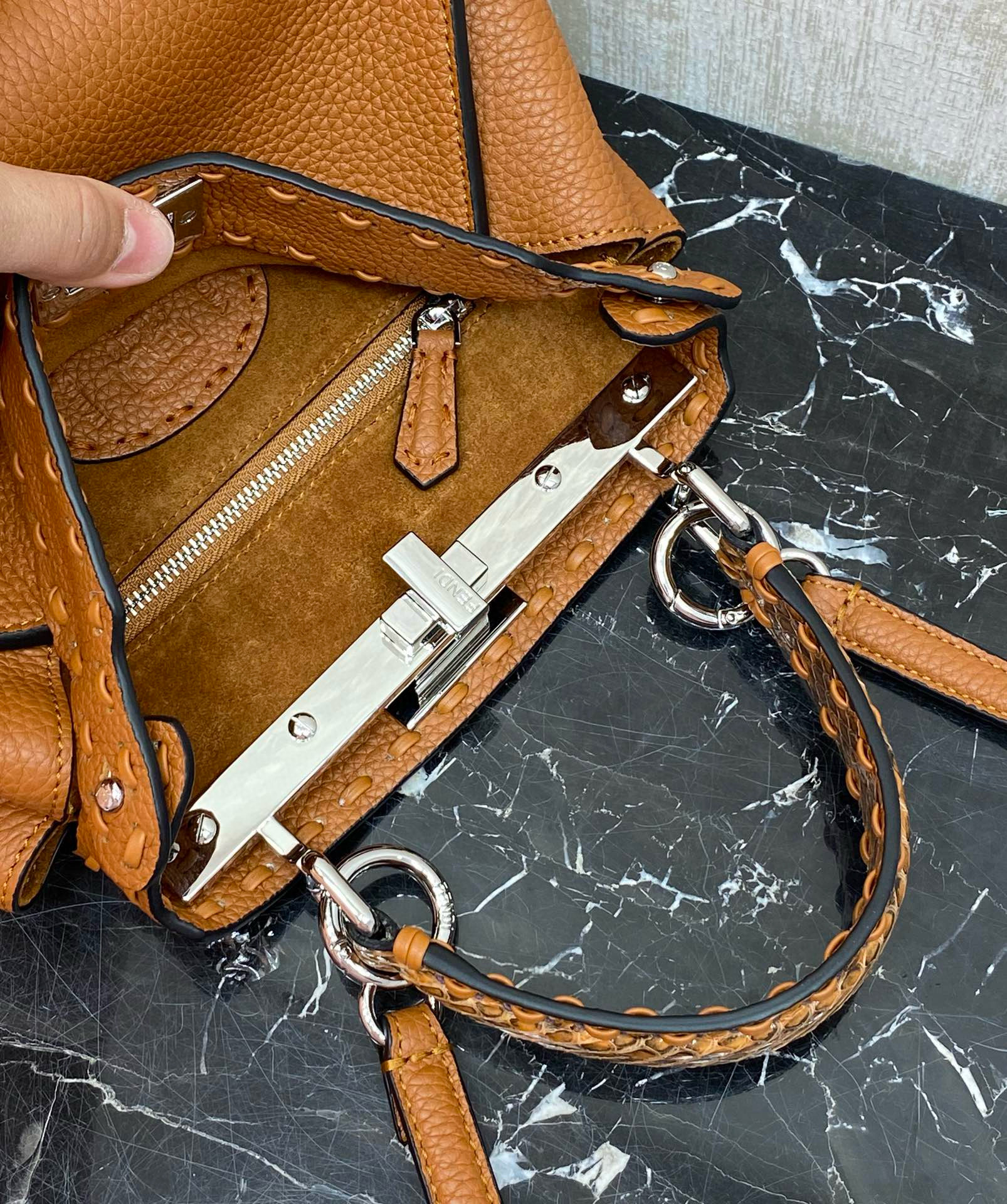 FENDI 펜디 미니 피카부 브라운 토트백 7