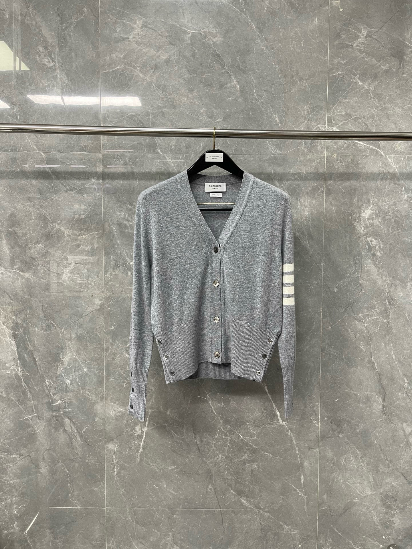 Thom Browne 톰브라운 사선 완장 V넥 울 가디건 6