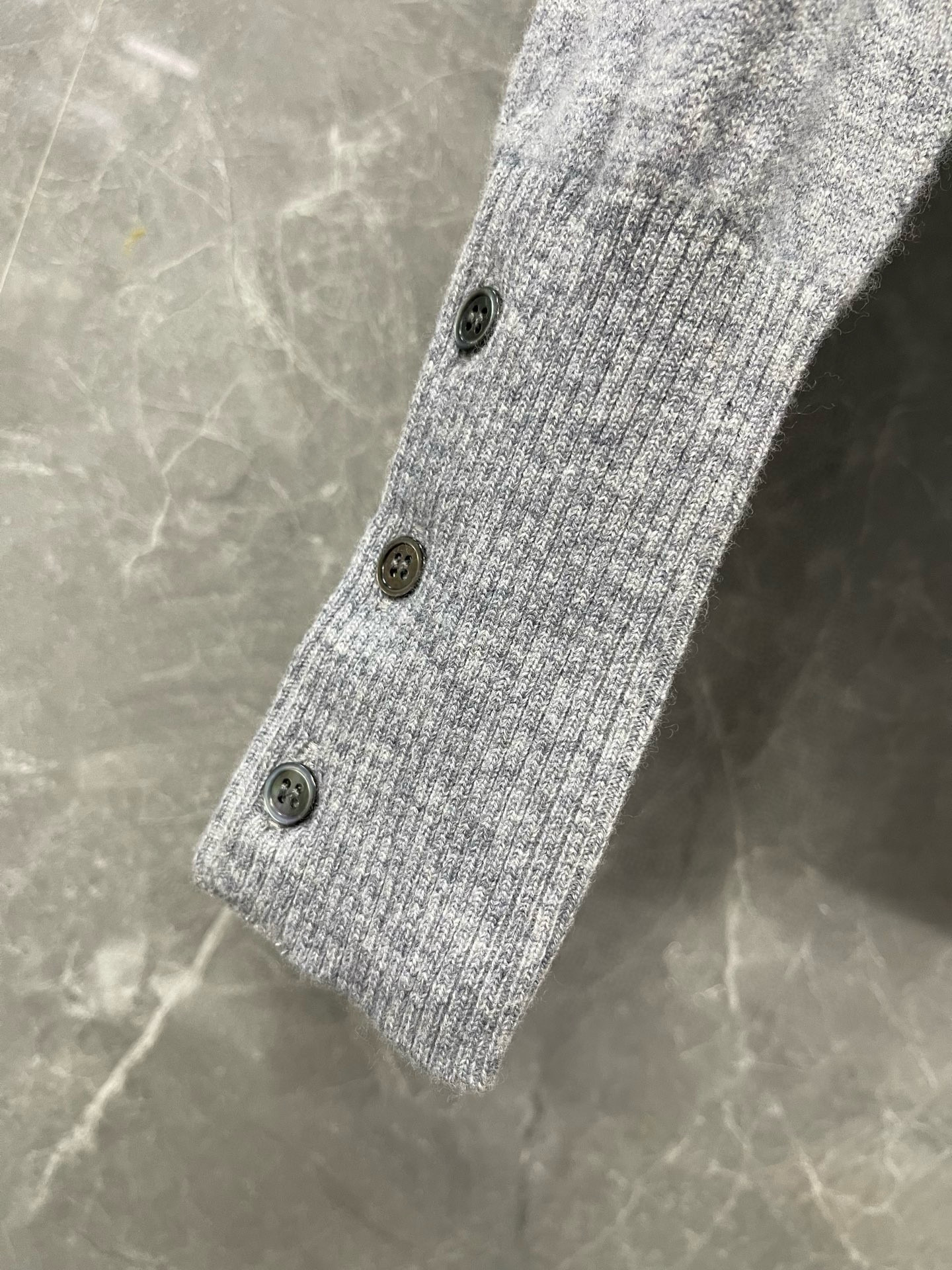 Thom Browne 톰브라운 사선 완장 V넥 울 가디건 9