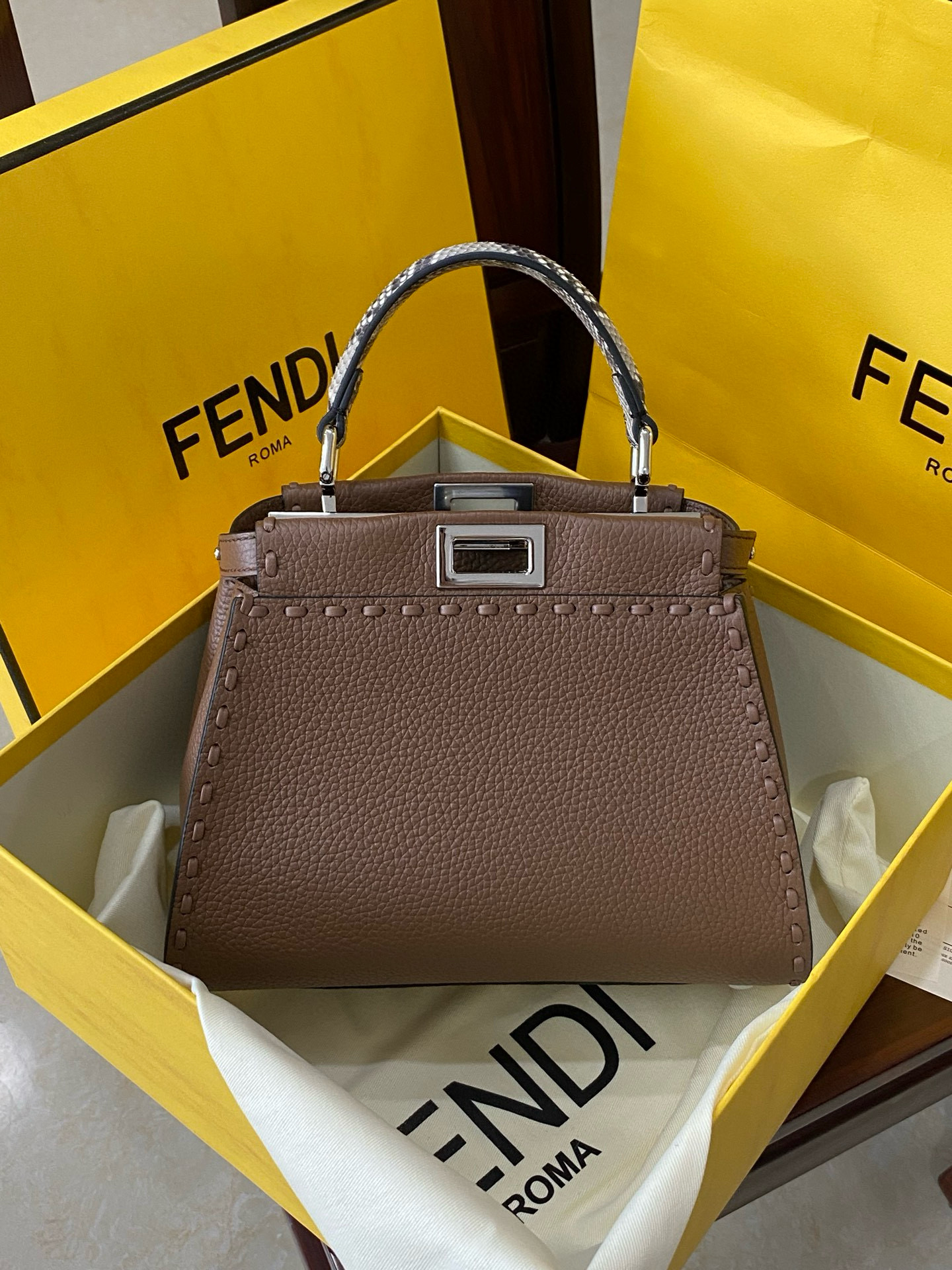 FENDI 펜디 미니 피카부 스티치 토트백 2