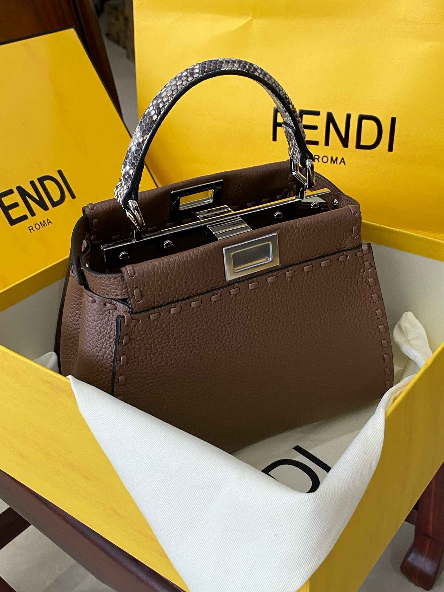 FENDI 펜디 미니 피카부 스티치 토트백 3