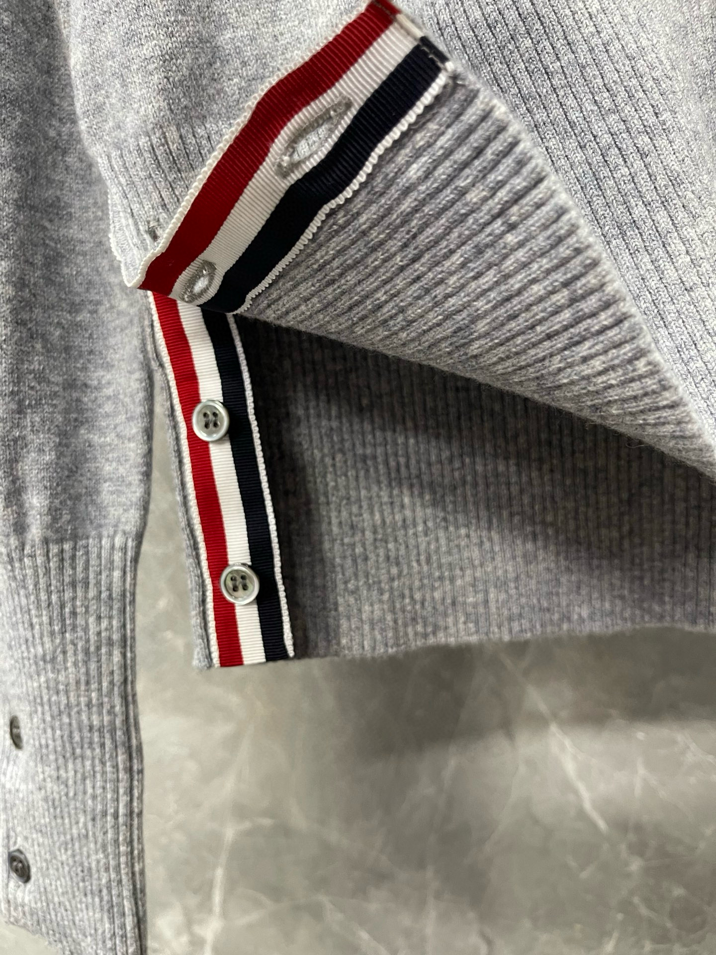 Thom Browne 톰브라운 사선 완장 V넥 울 가디건 11