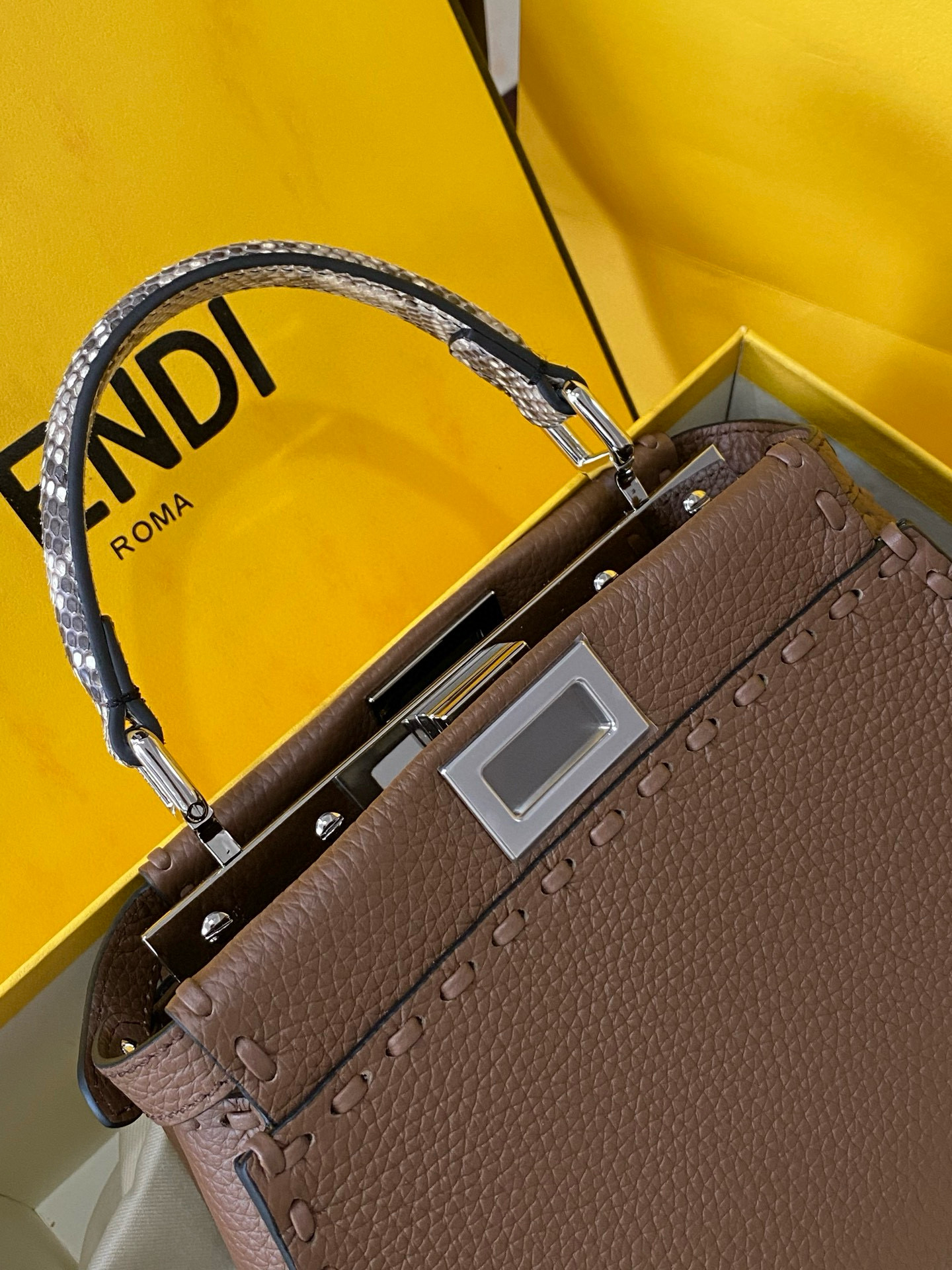 FENDI 펜디 미니 피카부 스티치 토트백 9