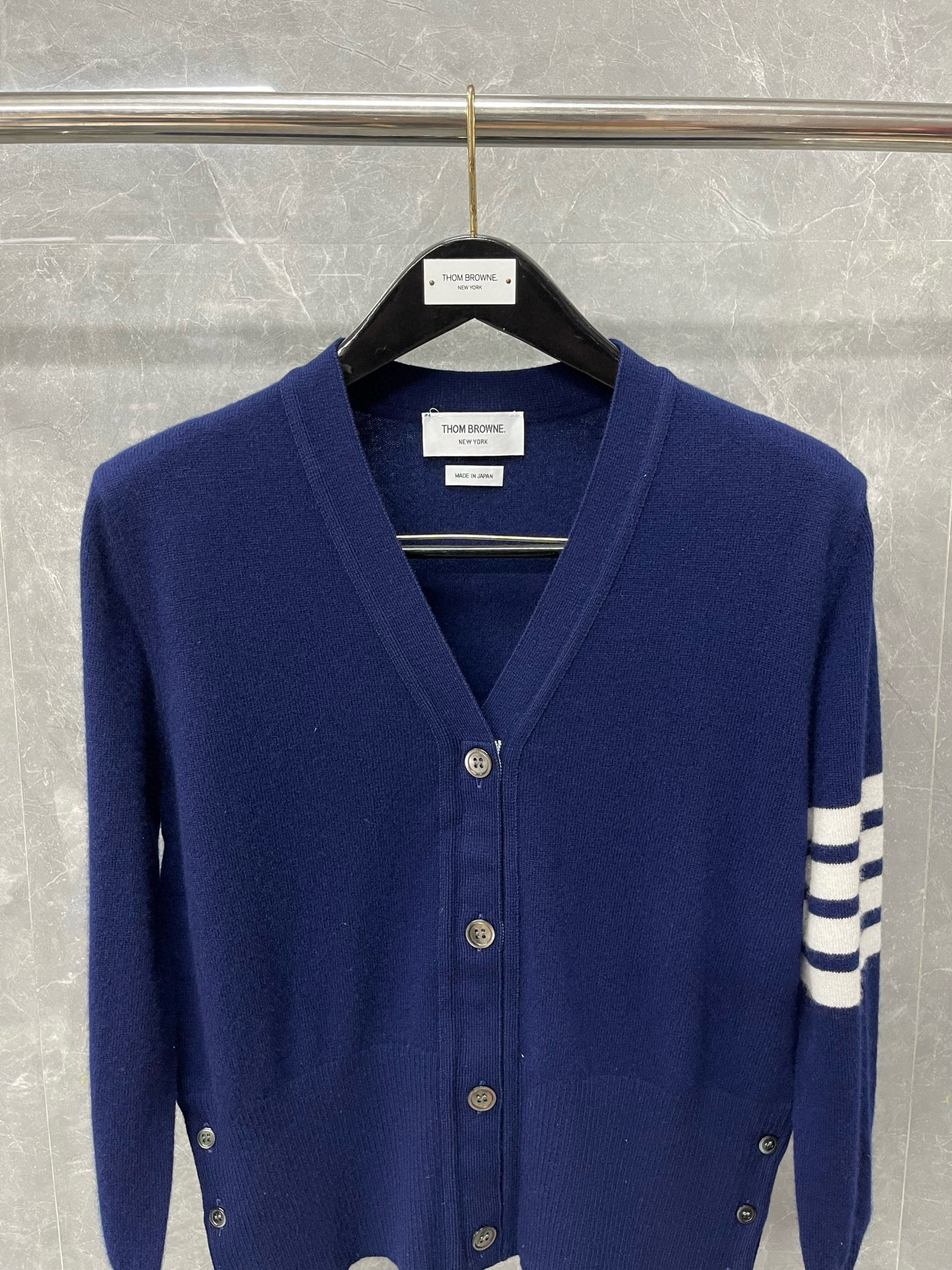 Thom Browne 톰브라운 사선 완장 V넥 울 가디건 6