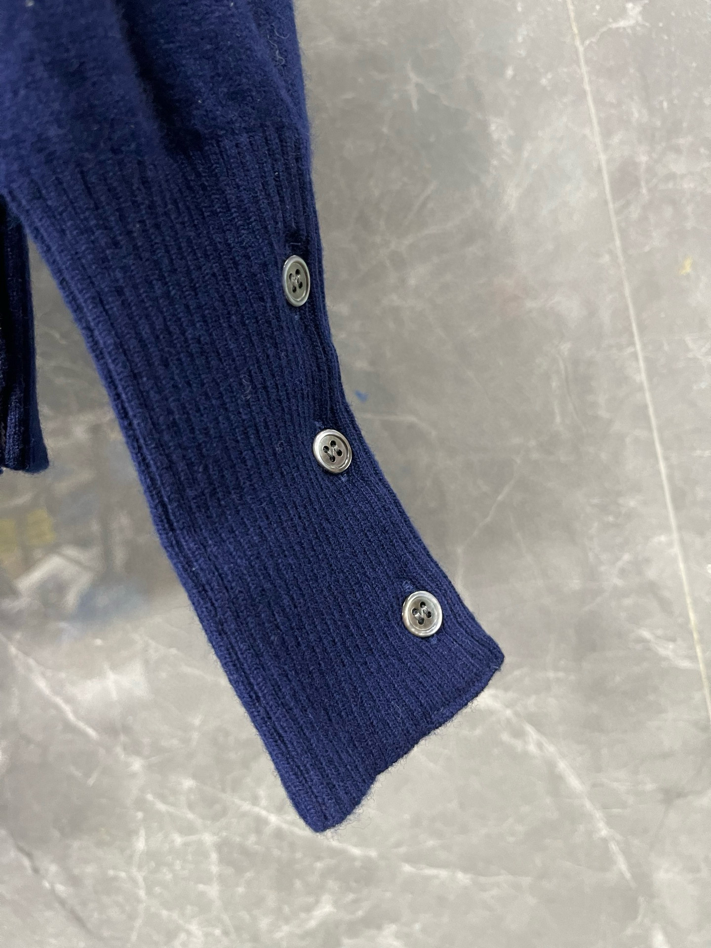 Thom Browne 톰브라운 사선 완장 V넥 울 가디건 8