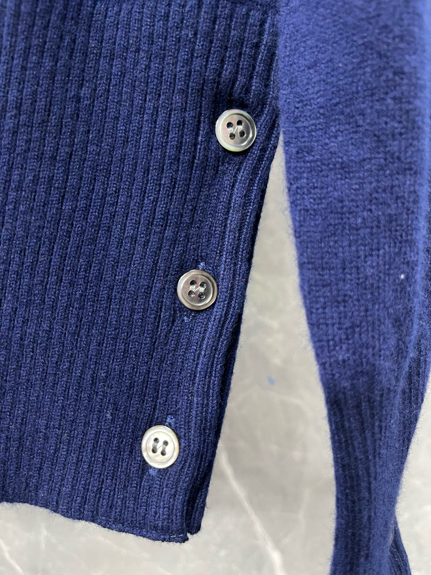 Thom Browne 톰브라운 사선 완장 V넥 울 가디건 9